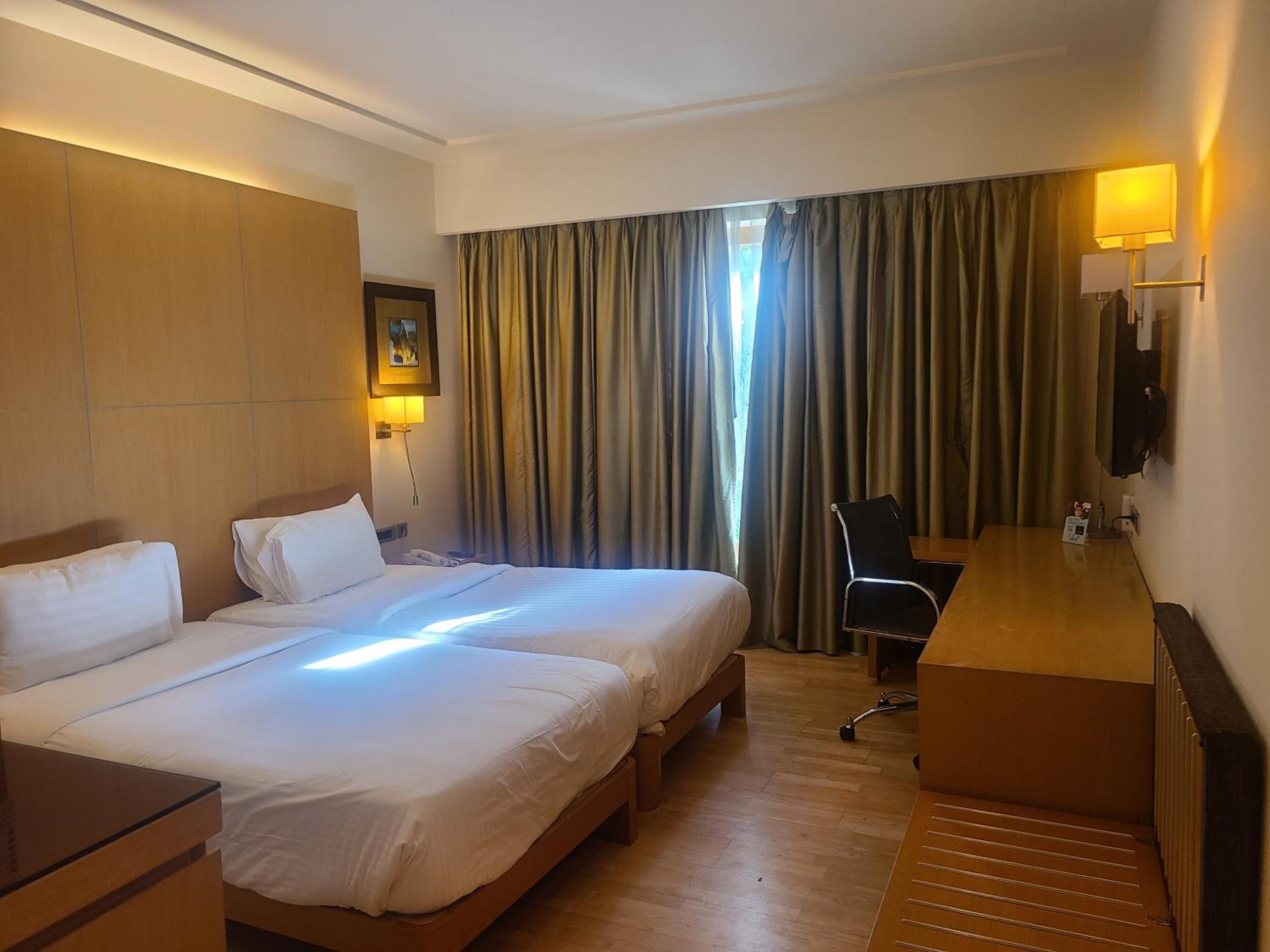 Superior Twin Beds - Photo 7