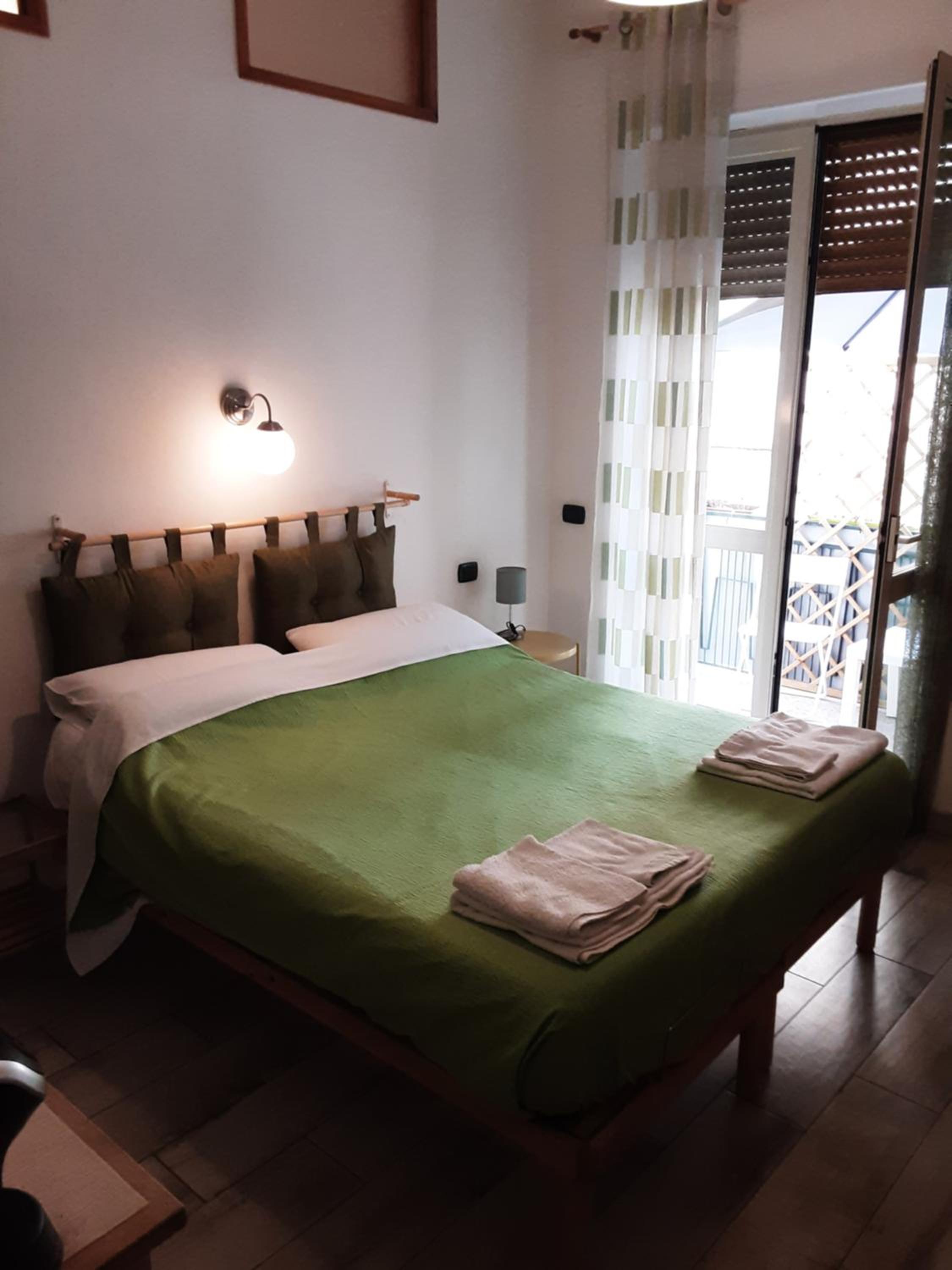 Deluxe Double Room with Sea View - Photo 17
