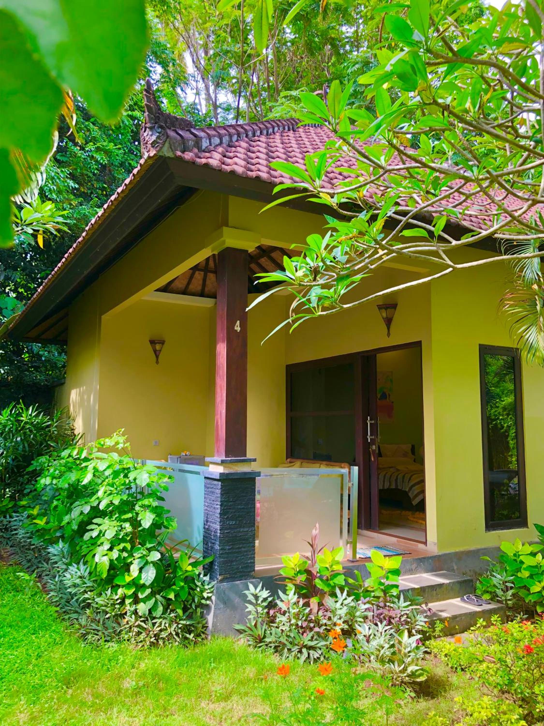 One-Bedroom Bungalow - Photo 2
