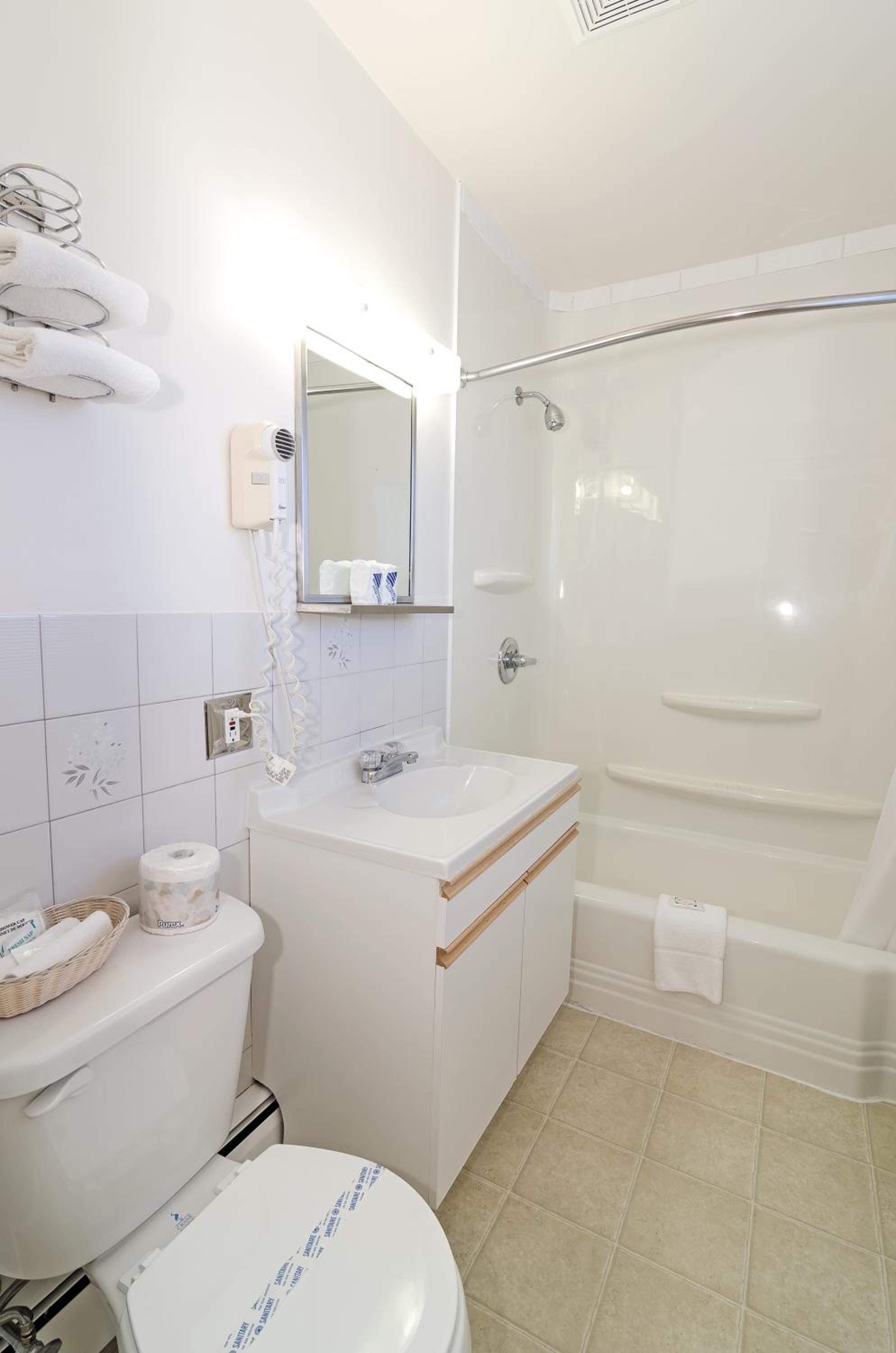 Queen Room - Photo 6