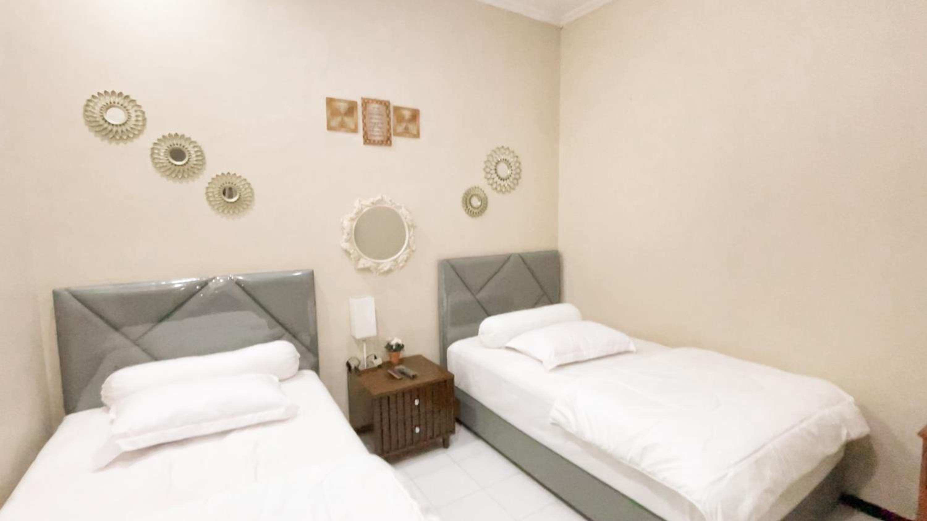 Twin Room - Photo 3