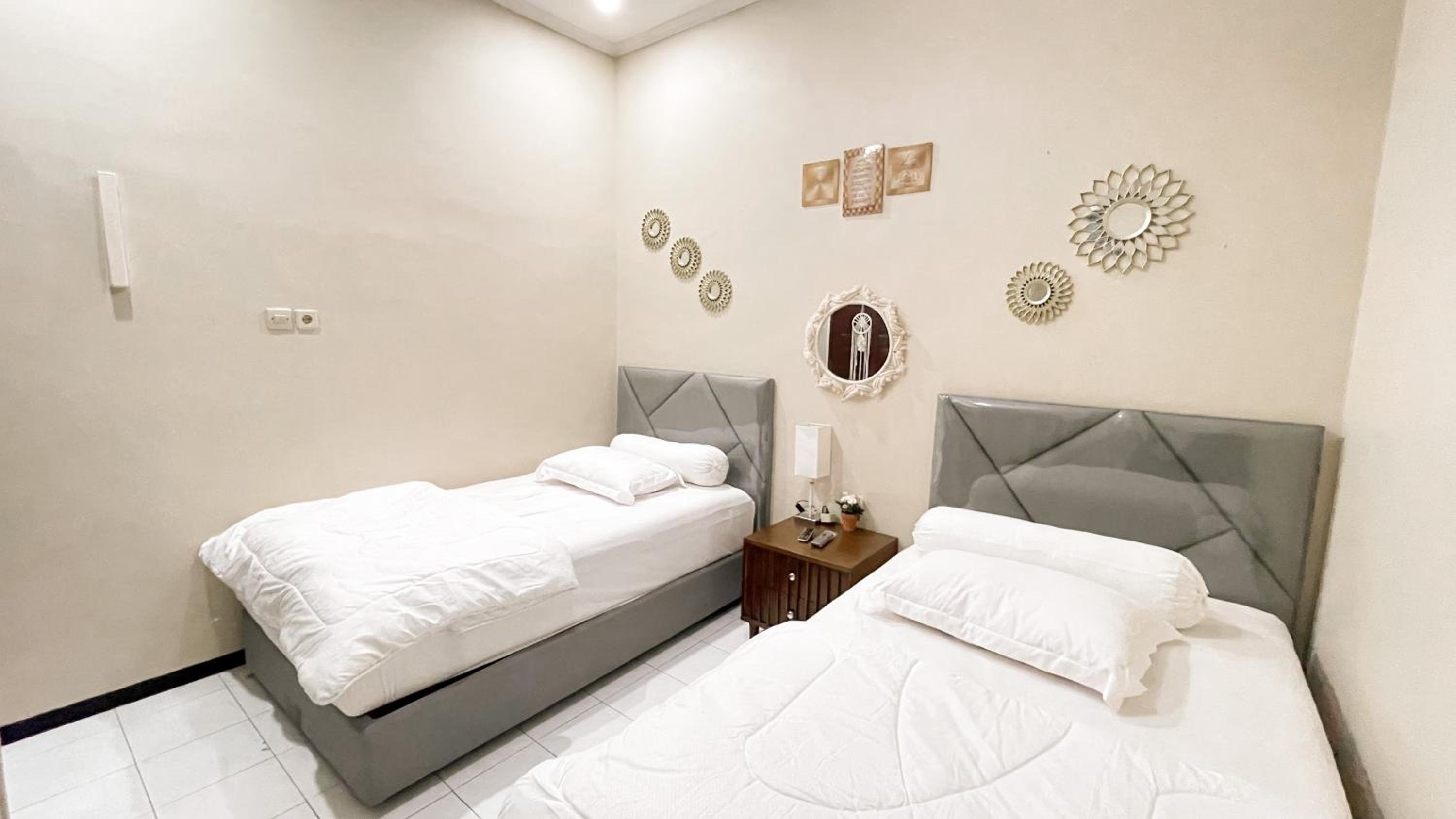 Twin Room - Photo 2