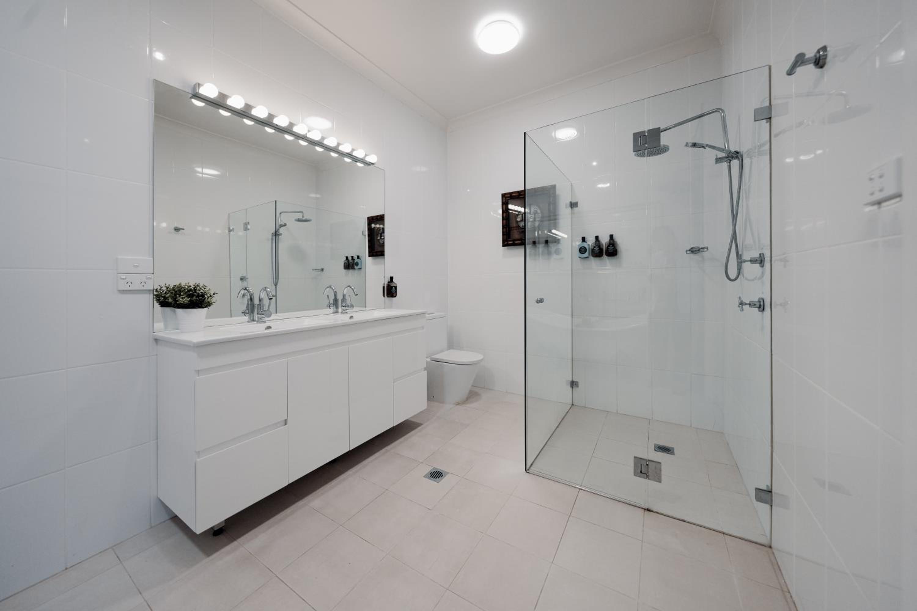 Deluxe King Suit with Slipper Bath