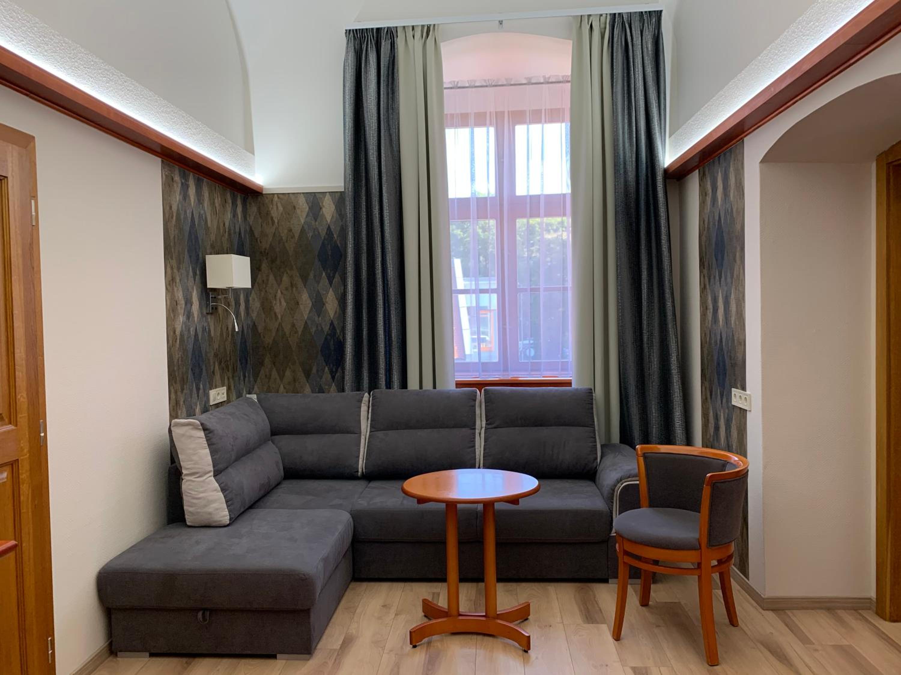 Deluxe Suite - Photo 5