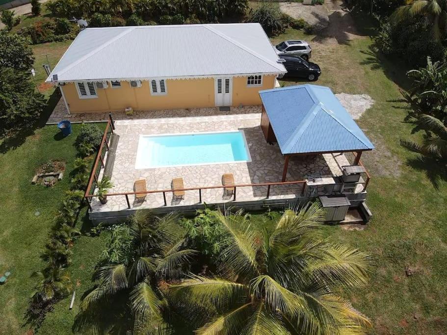 Three-Bedroom House photo 1