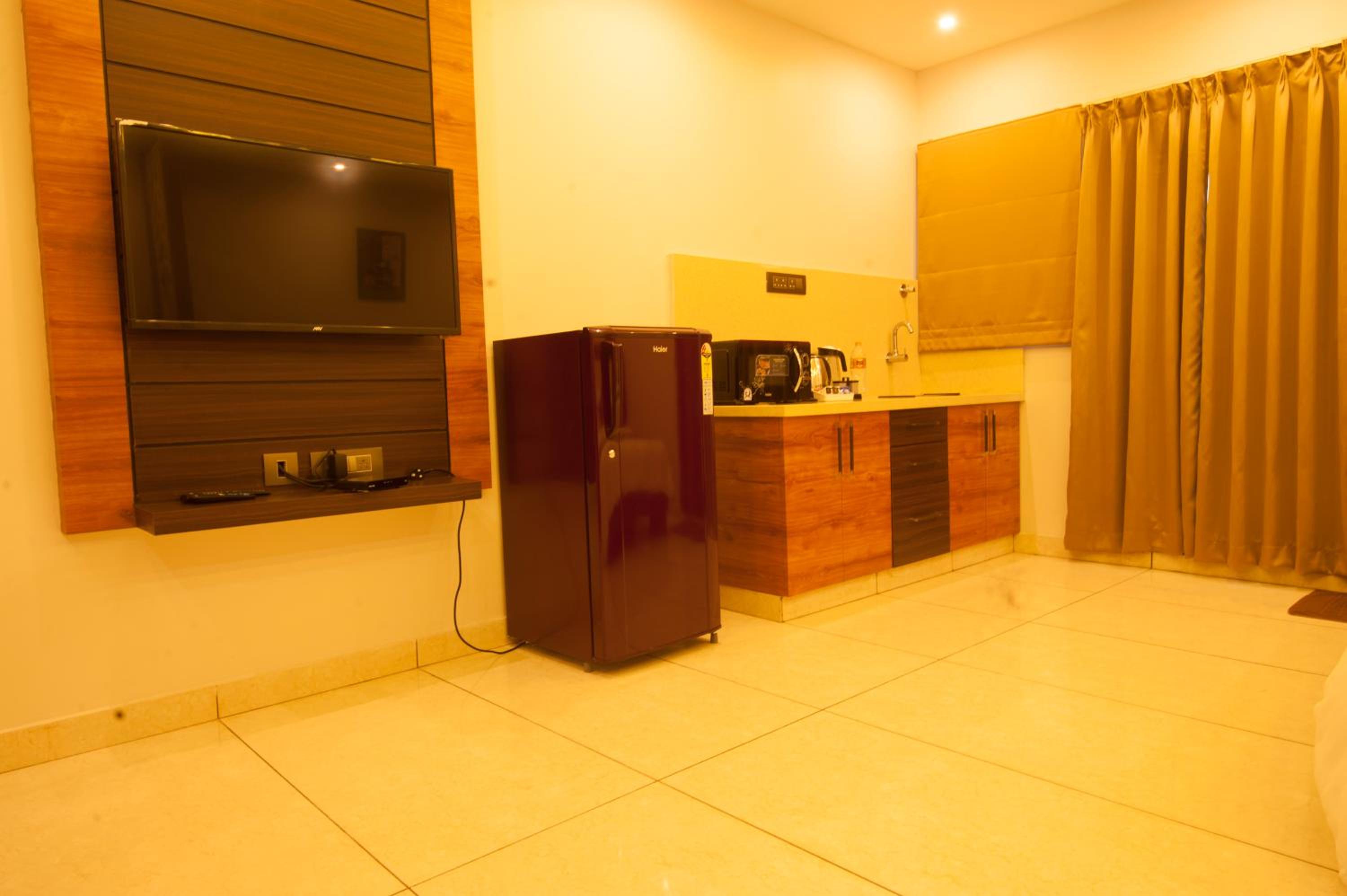 Studio with Balcony - Photo 1