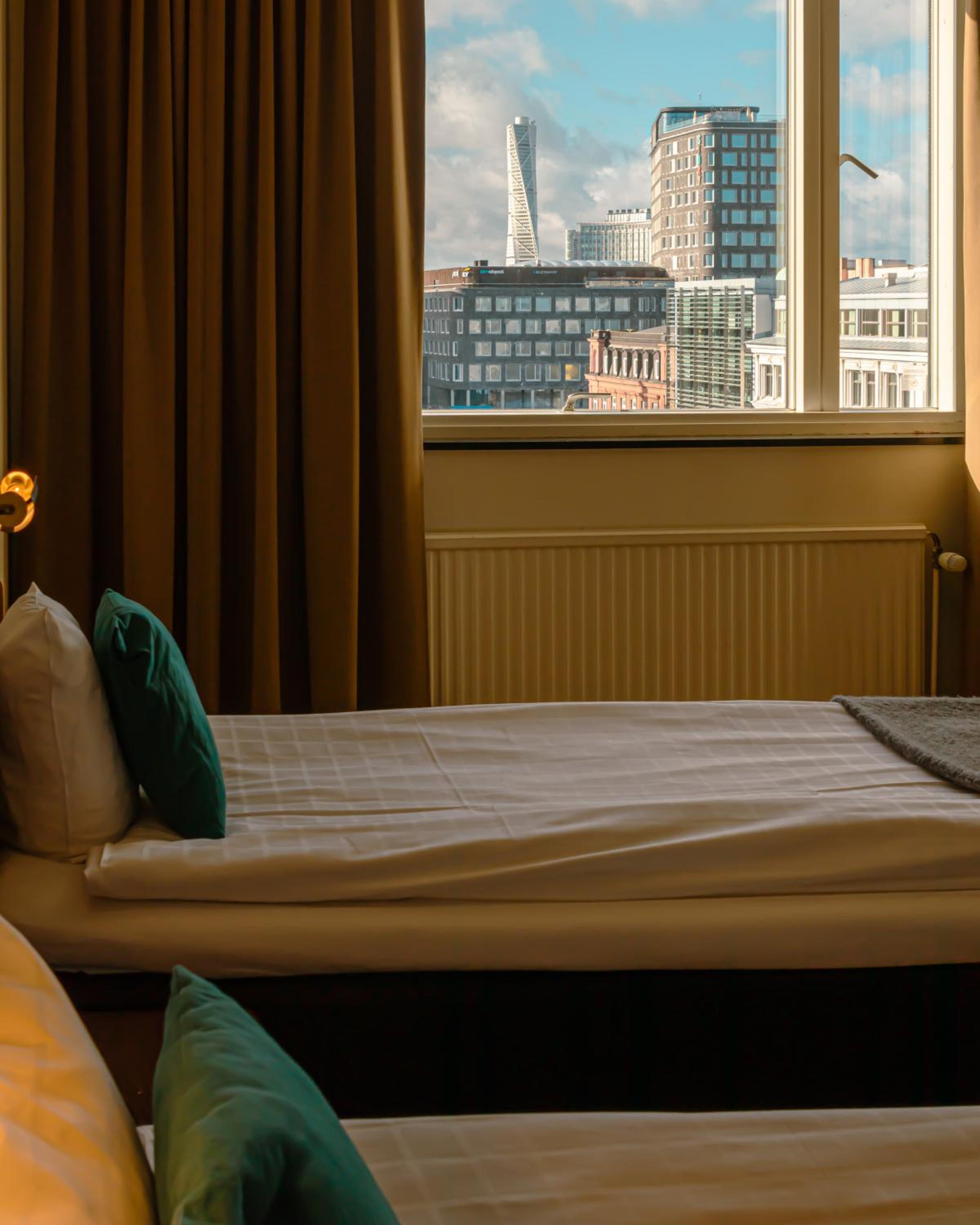 Standard Twin Room - Photo 4