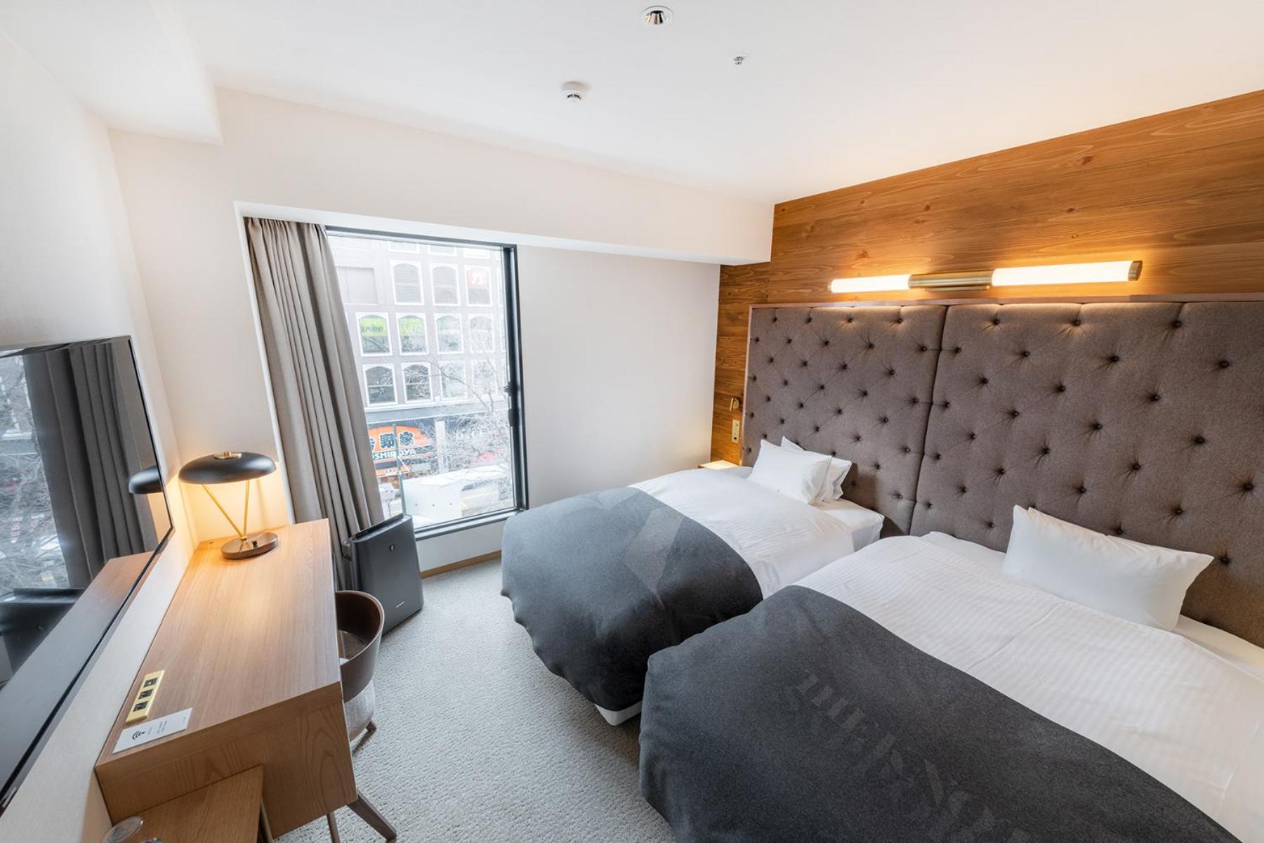 Standard Twin Room with Tram & City view - Photo 7