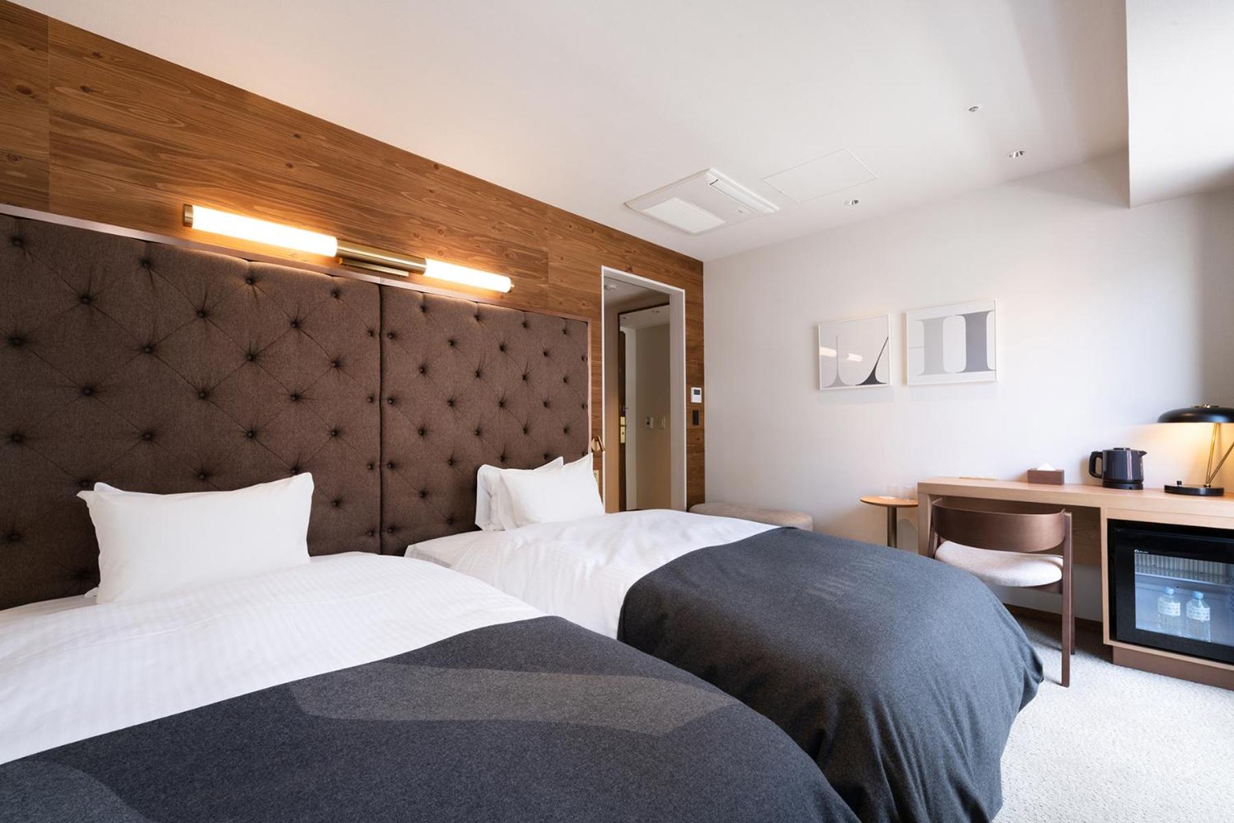 Superior Twin Room with Tram & City view - Photo 7