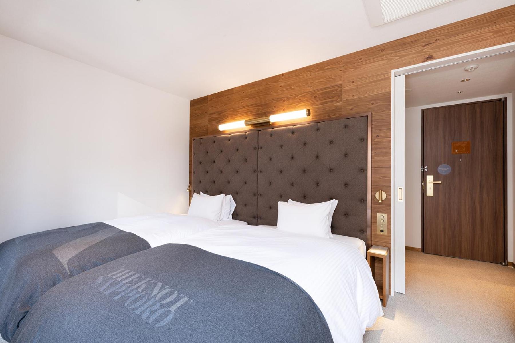 Superior Twin Room with Tram & City view - Photo 6