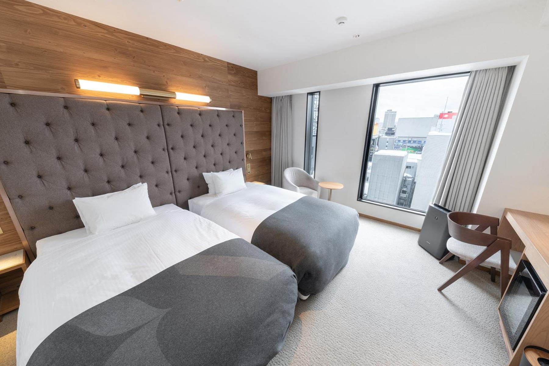 Superior Twin Room with City View - Photo 2