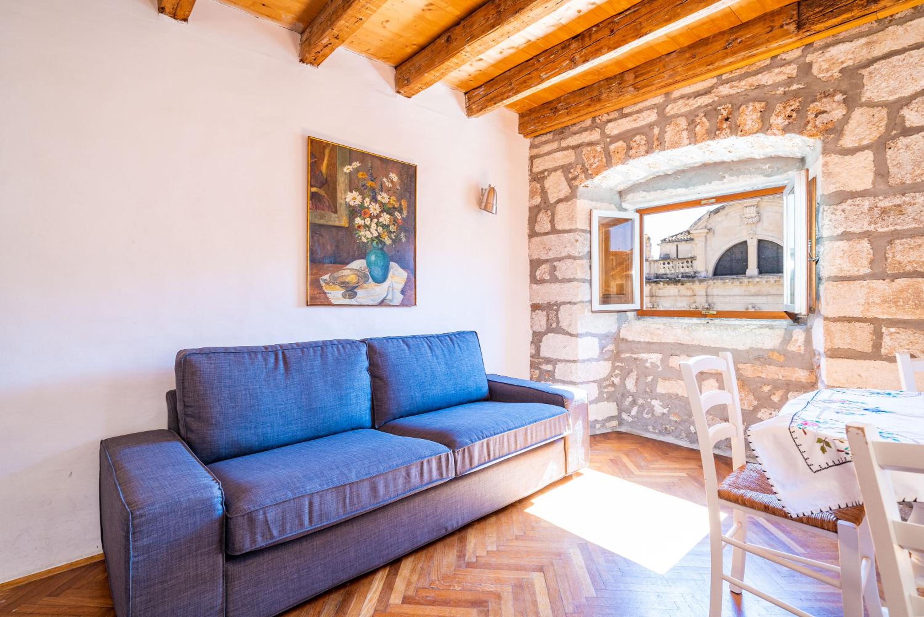 Duplex Apartment with Landmark View