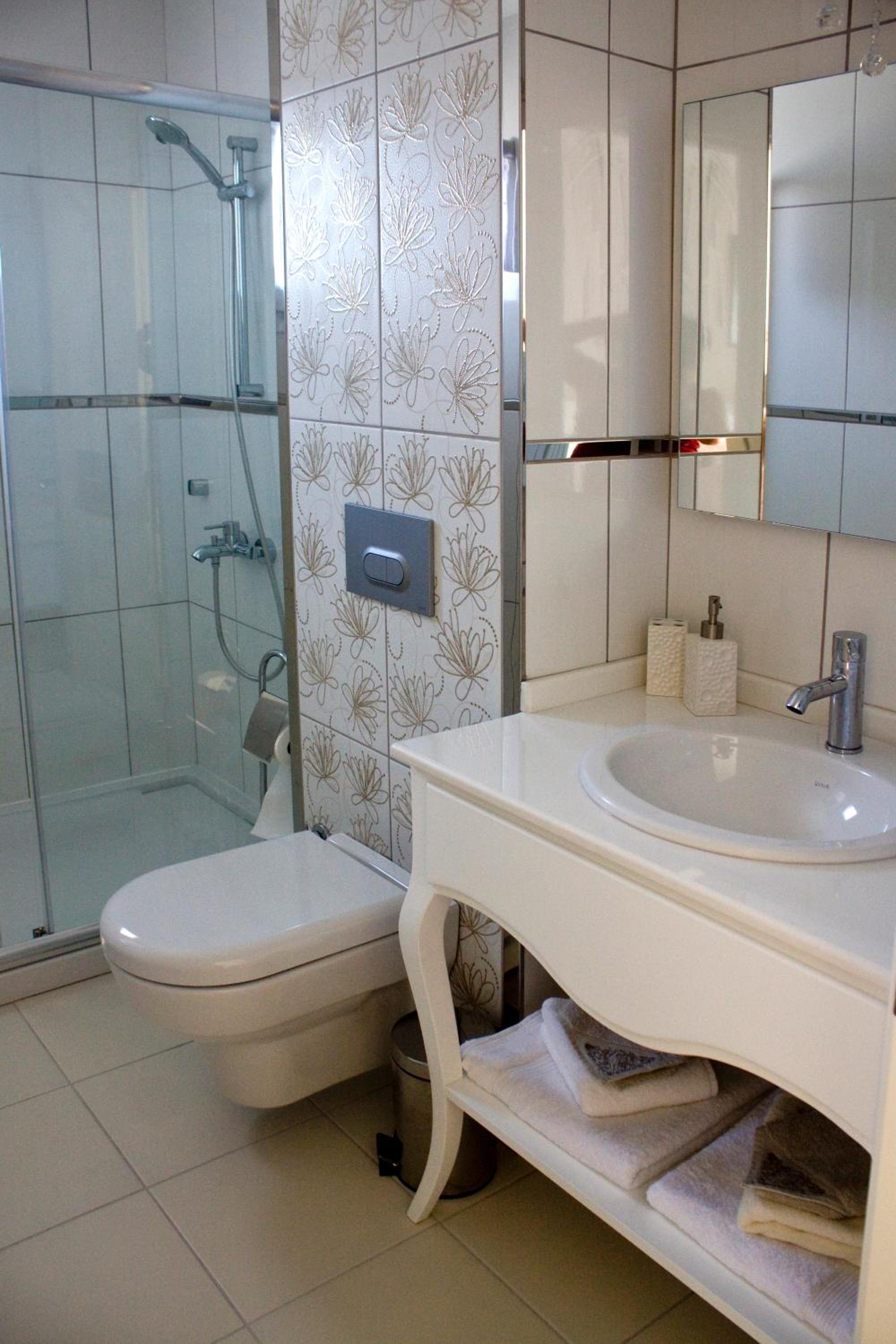Double or Twin Room with Pool View photo 3