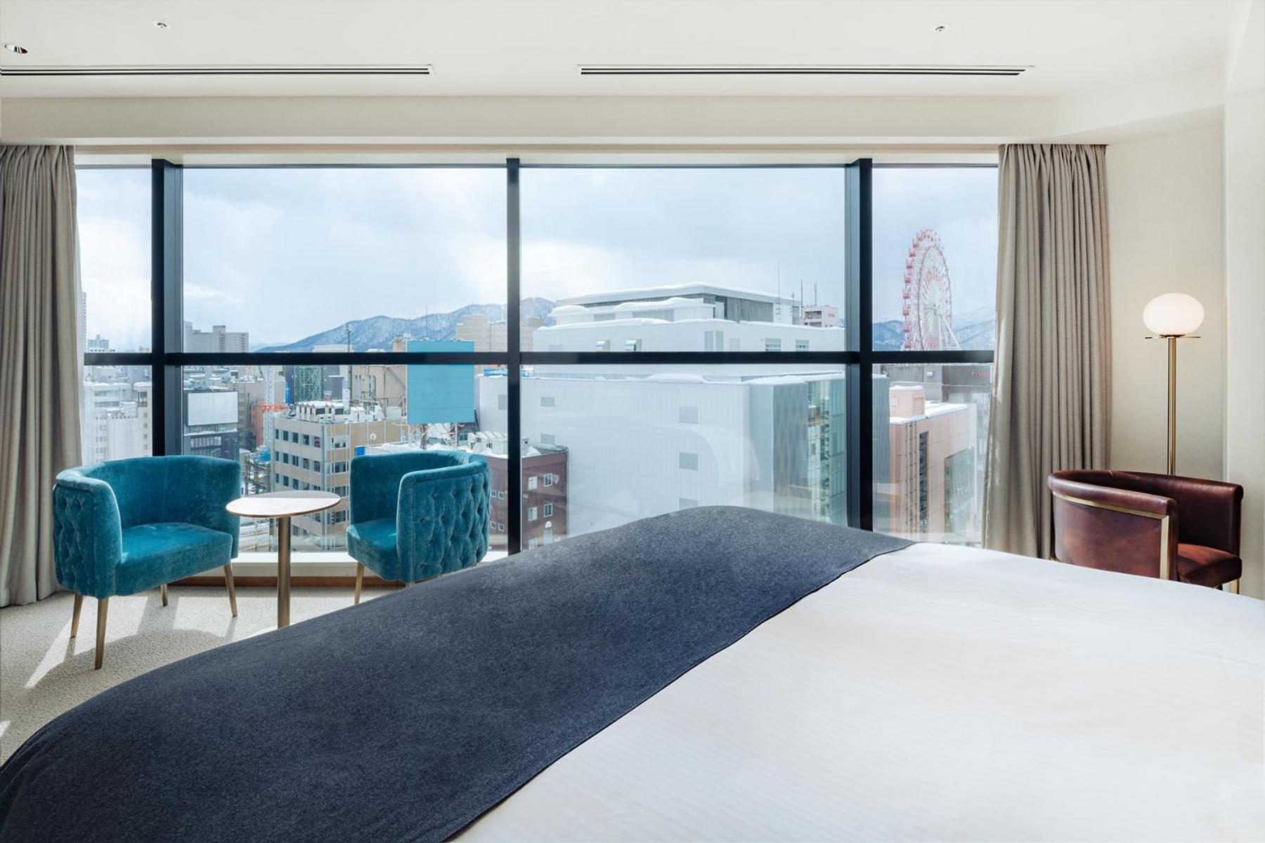 Deluxe King Room with Panoramic City View - Photo 2