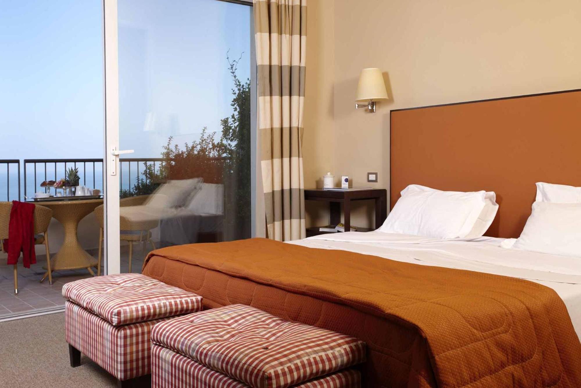 Deluxe King Room - Photo 6