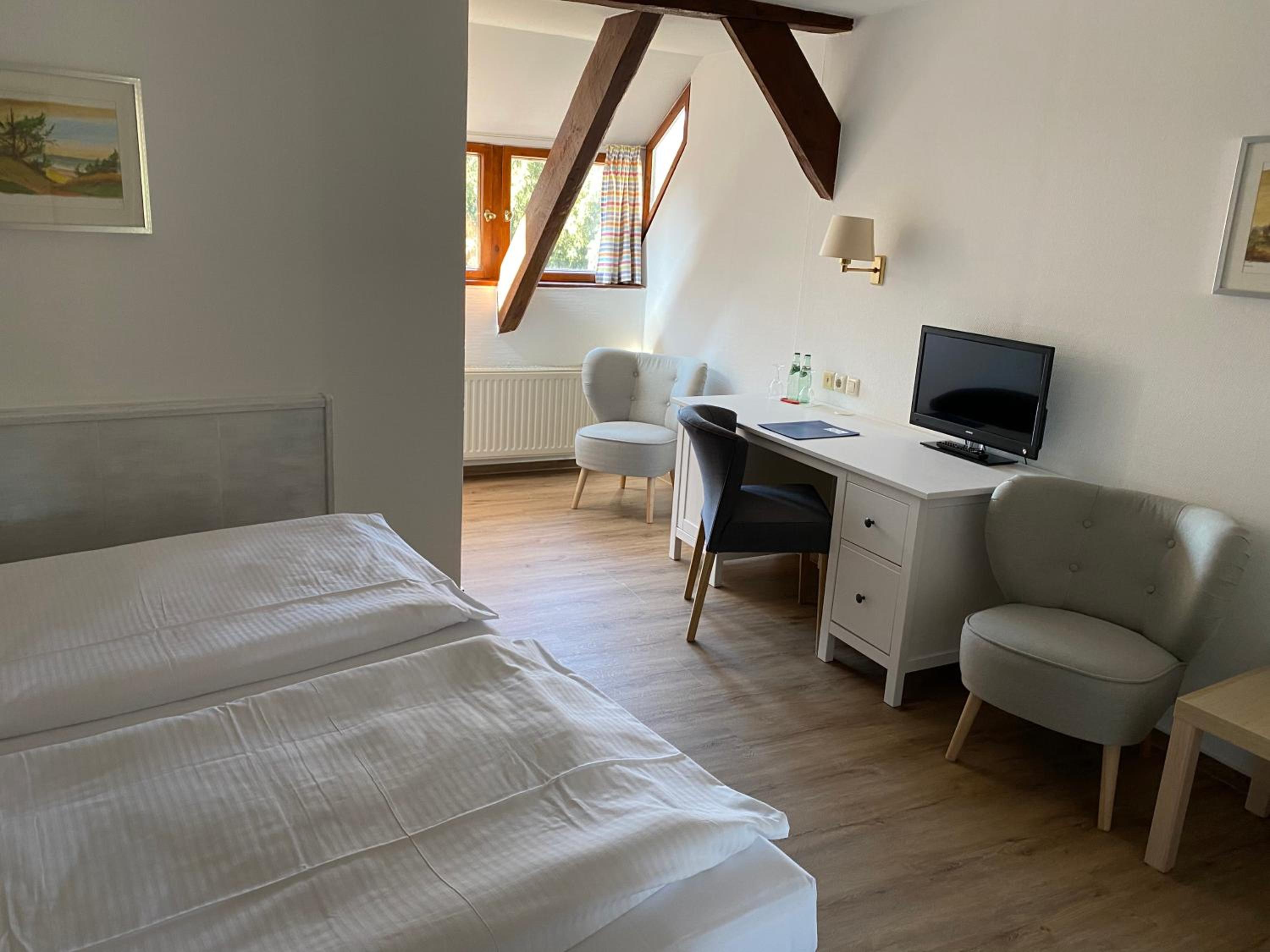 Double Room - Photo 5