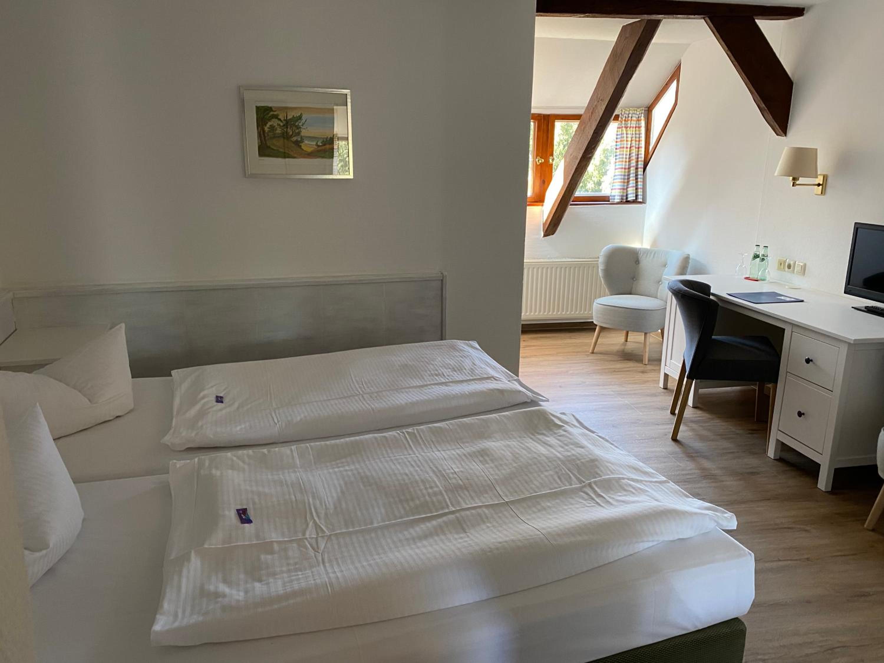 Double Room - Photo 4