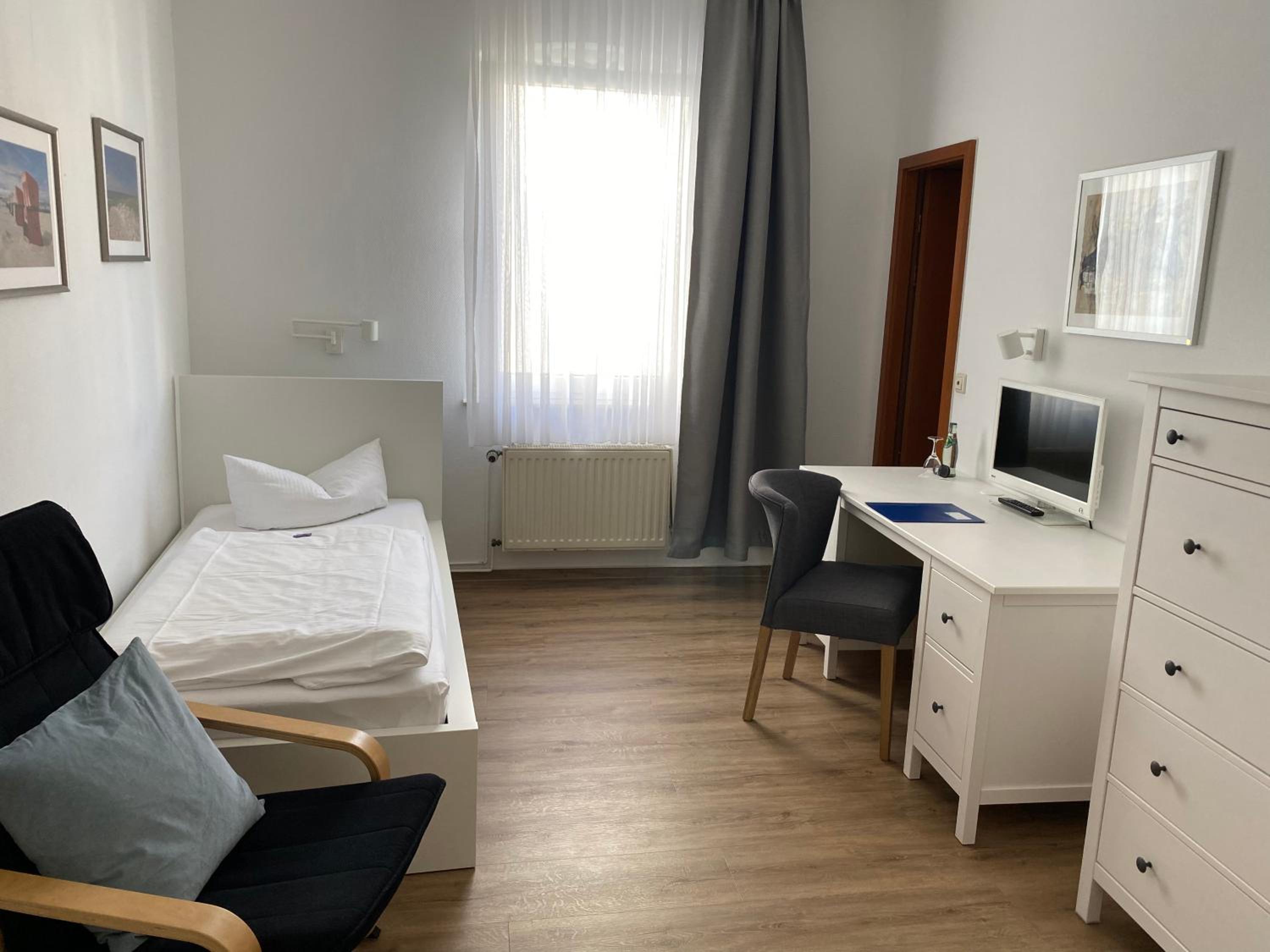 Single Room photo 2
