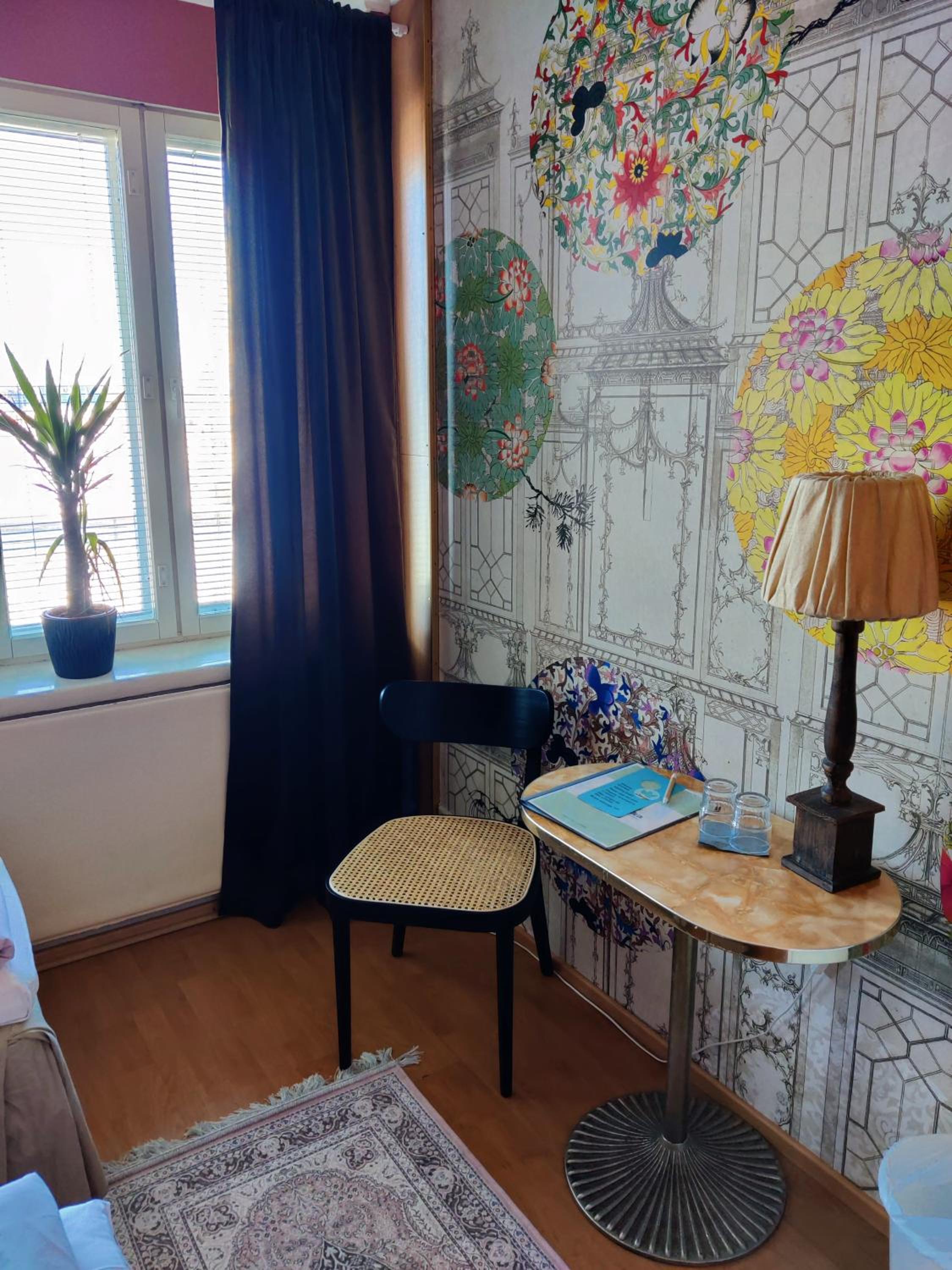 Small Twin Room - Photo 6