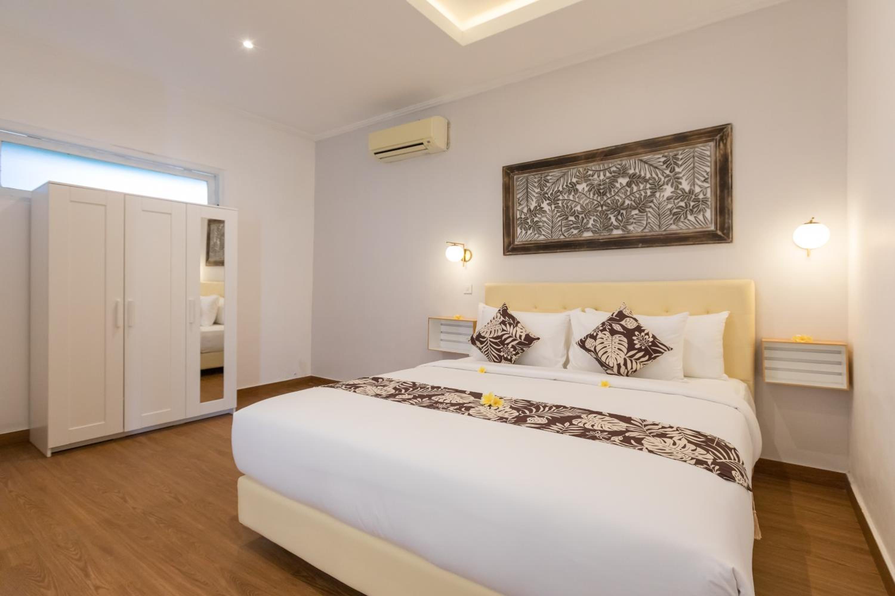 Five Bedroom Villa with Private Pool - Photo 15
