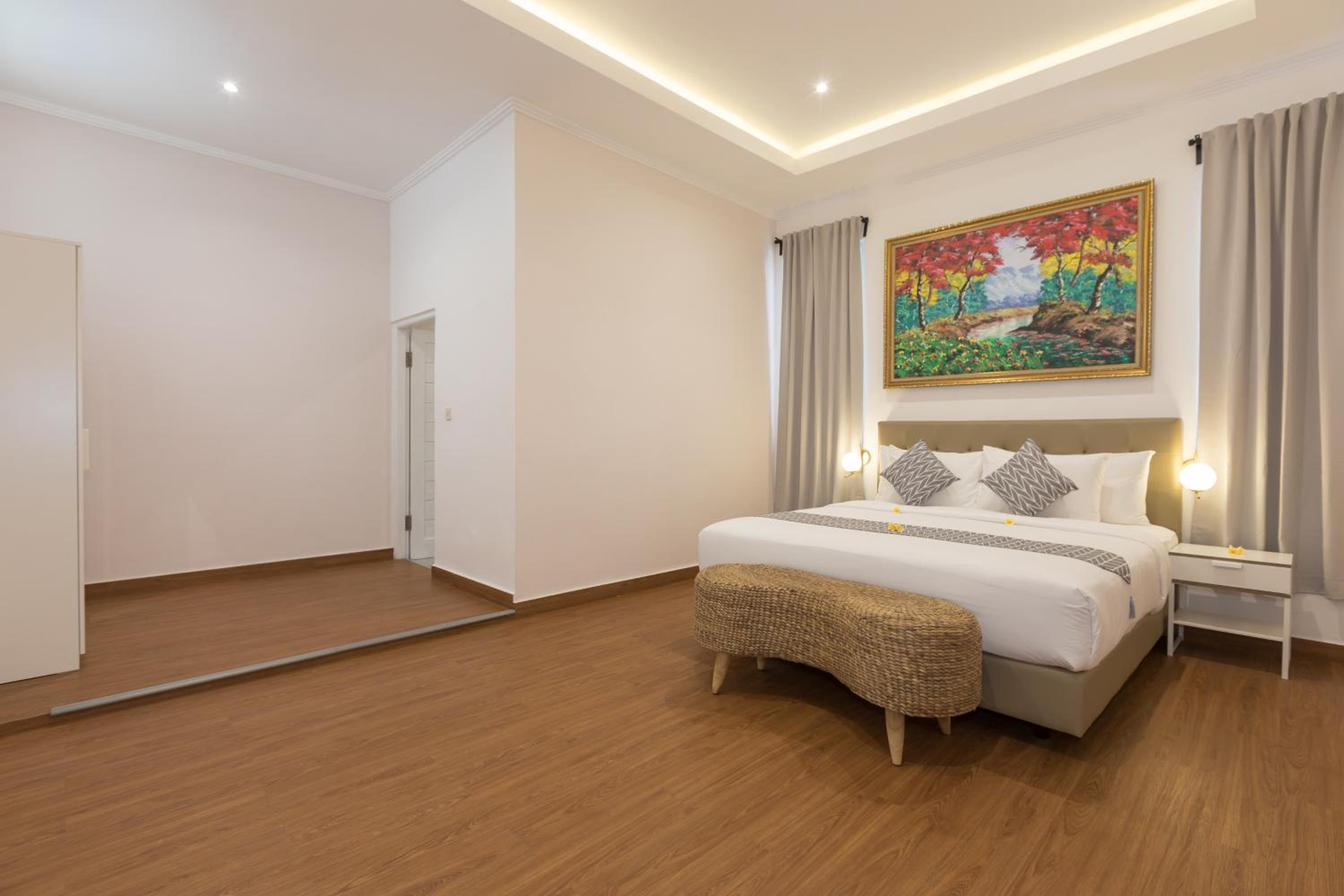 Five Bedroom Villa with Private Pool - Photo 11