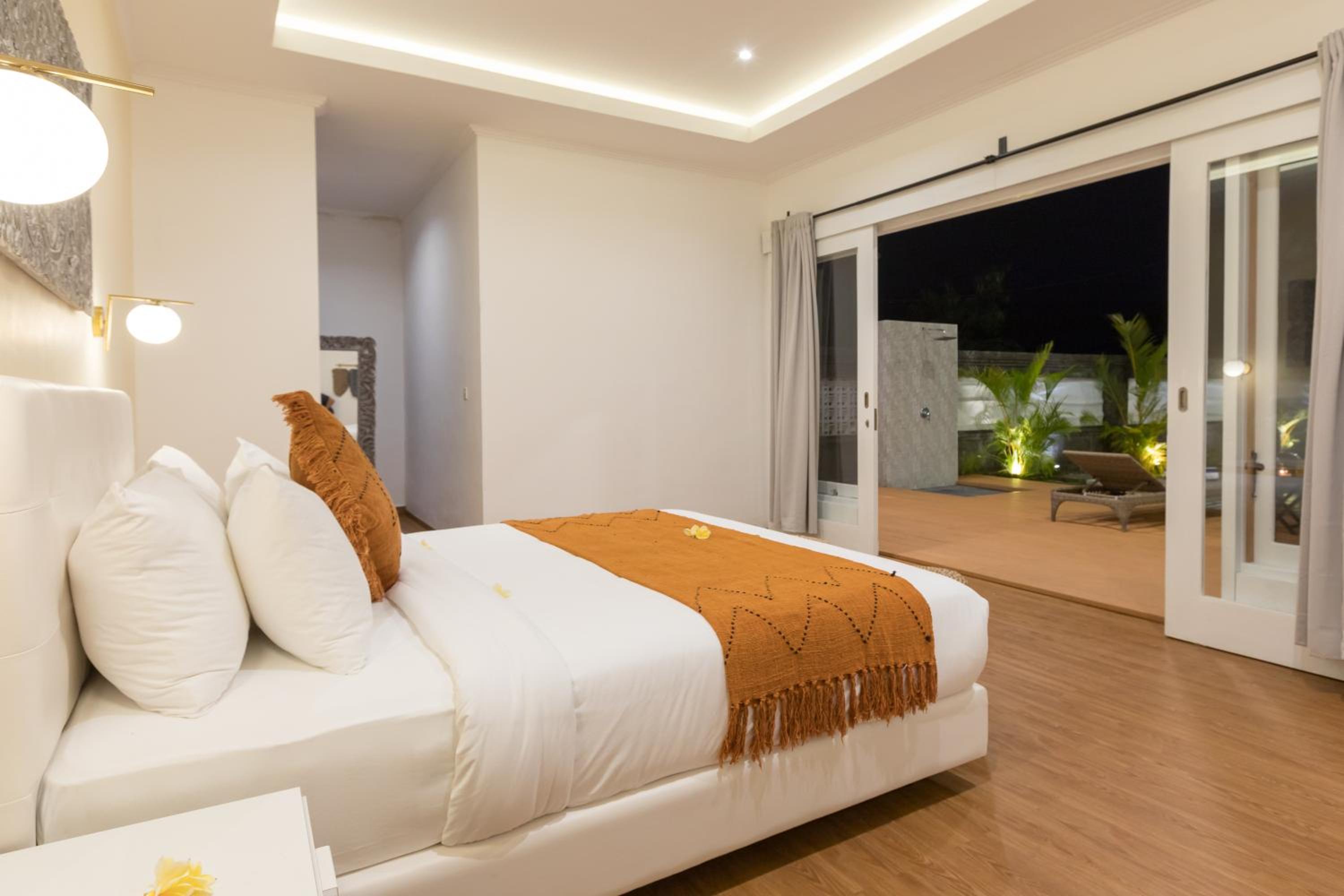 Five Bedroom Villa with Private Pool - Photo 17