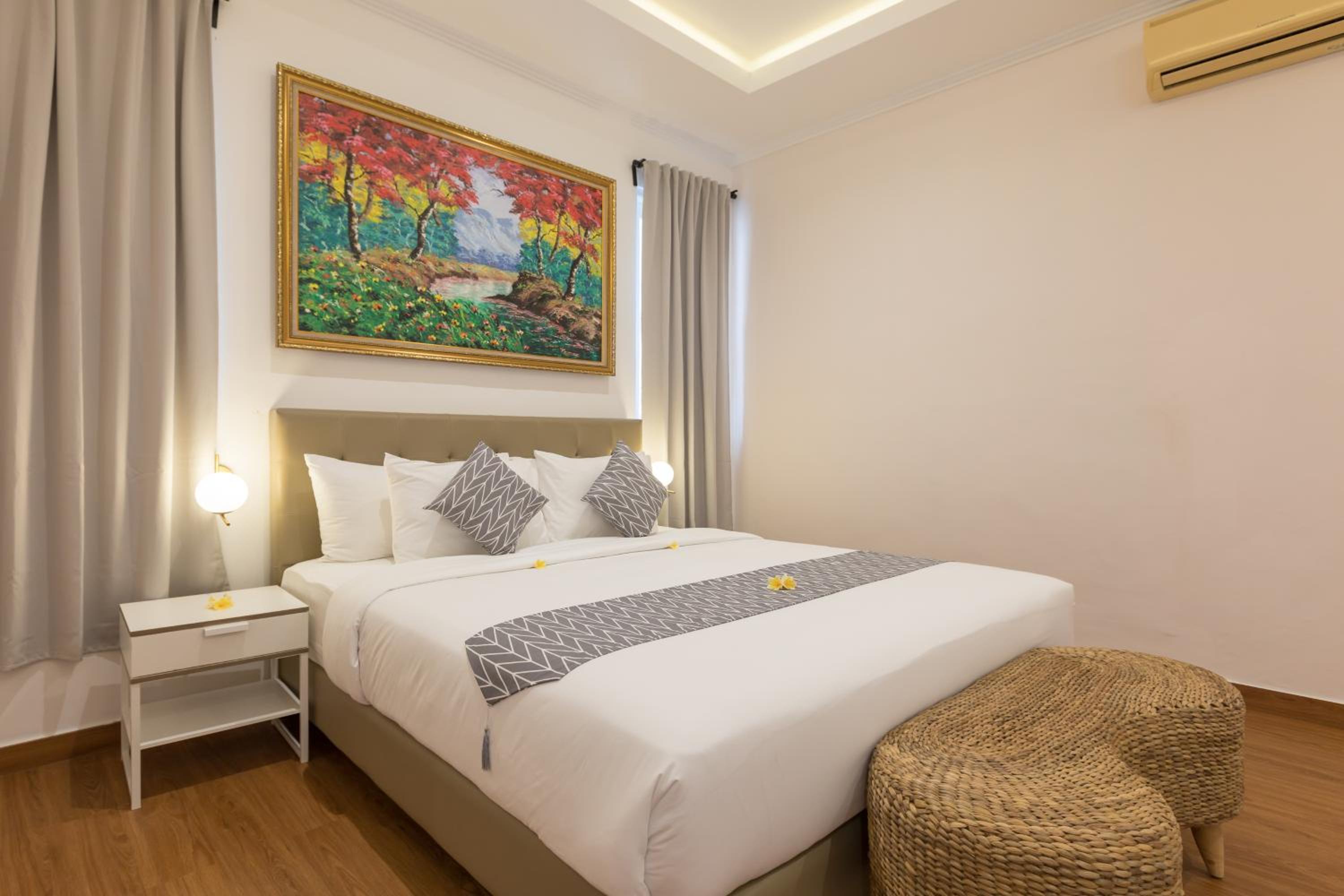 Three-Bedroom Villa with Private Pool - Photo 14
