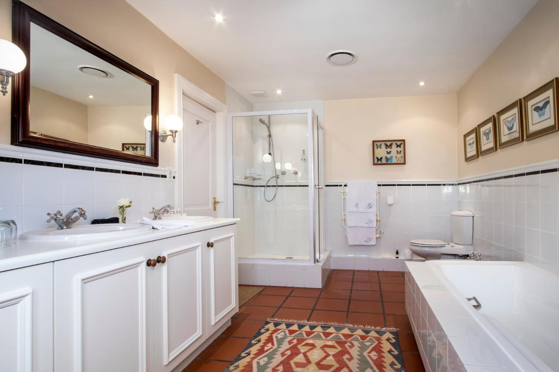 Honeymoon Suite - Photo 5