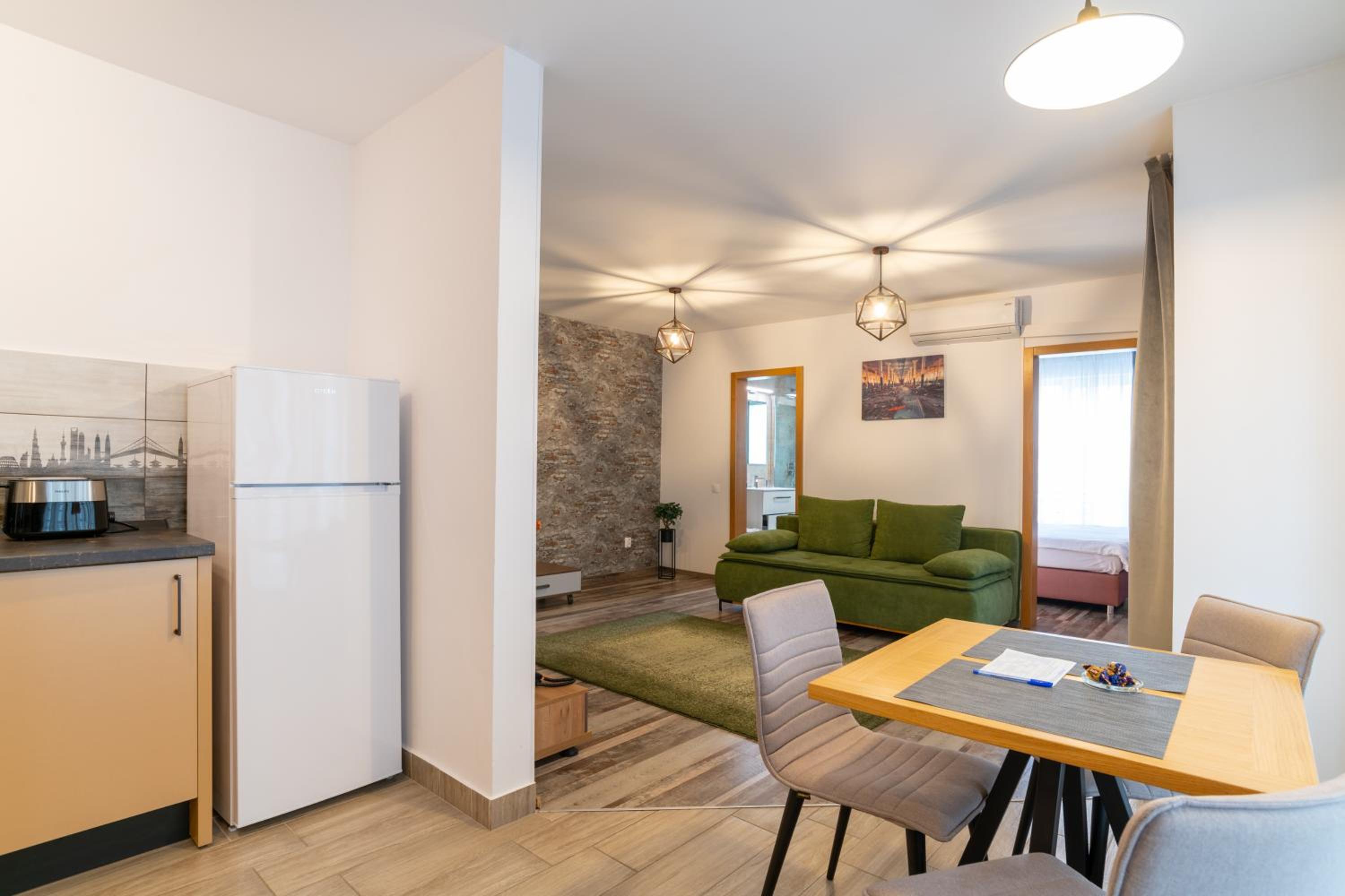 Apartment with Terrace - Photo 8