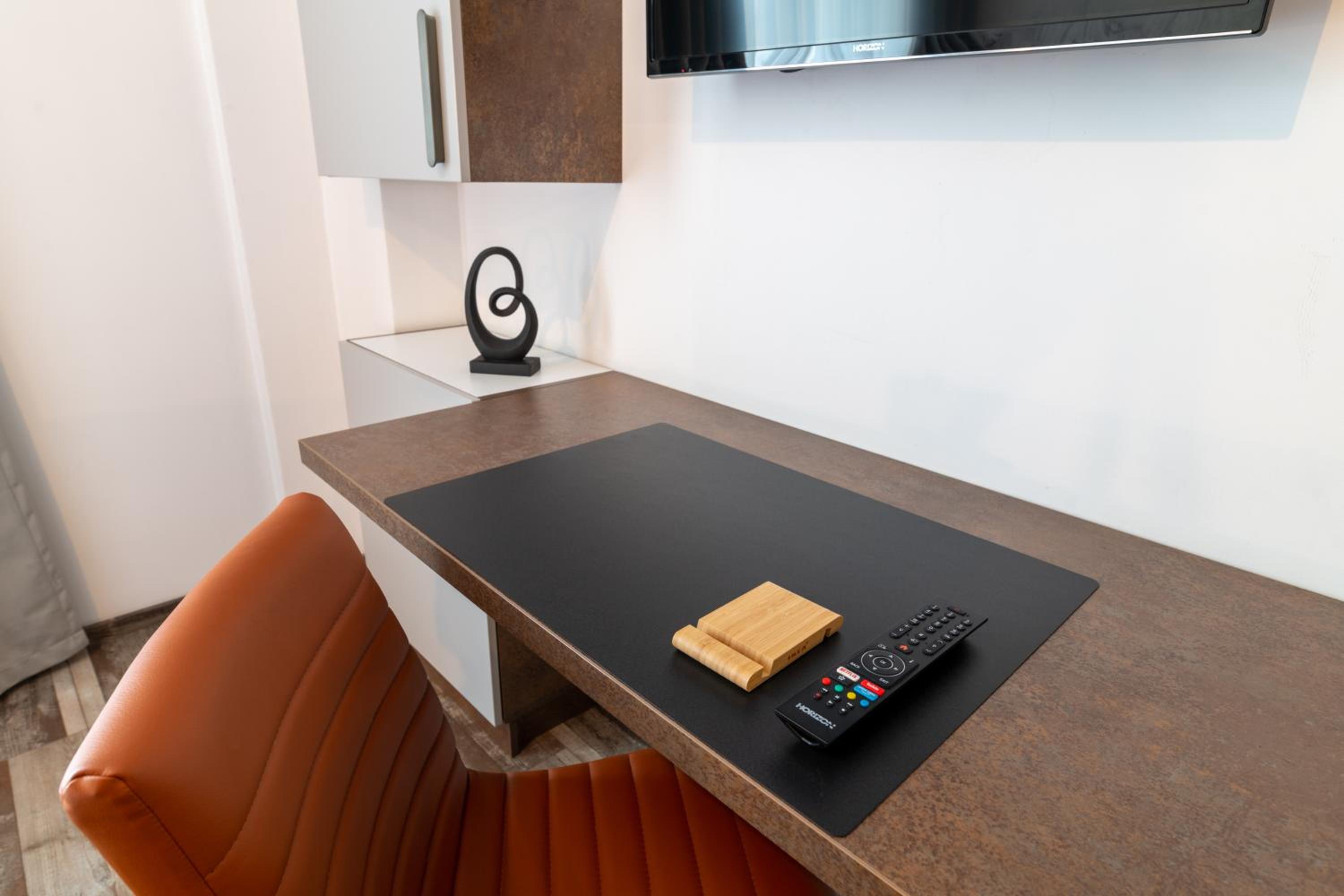 Apartment with Terrace - Photo 7