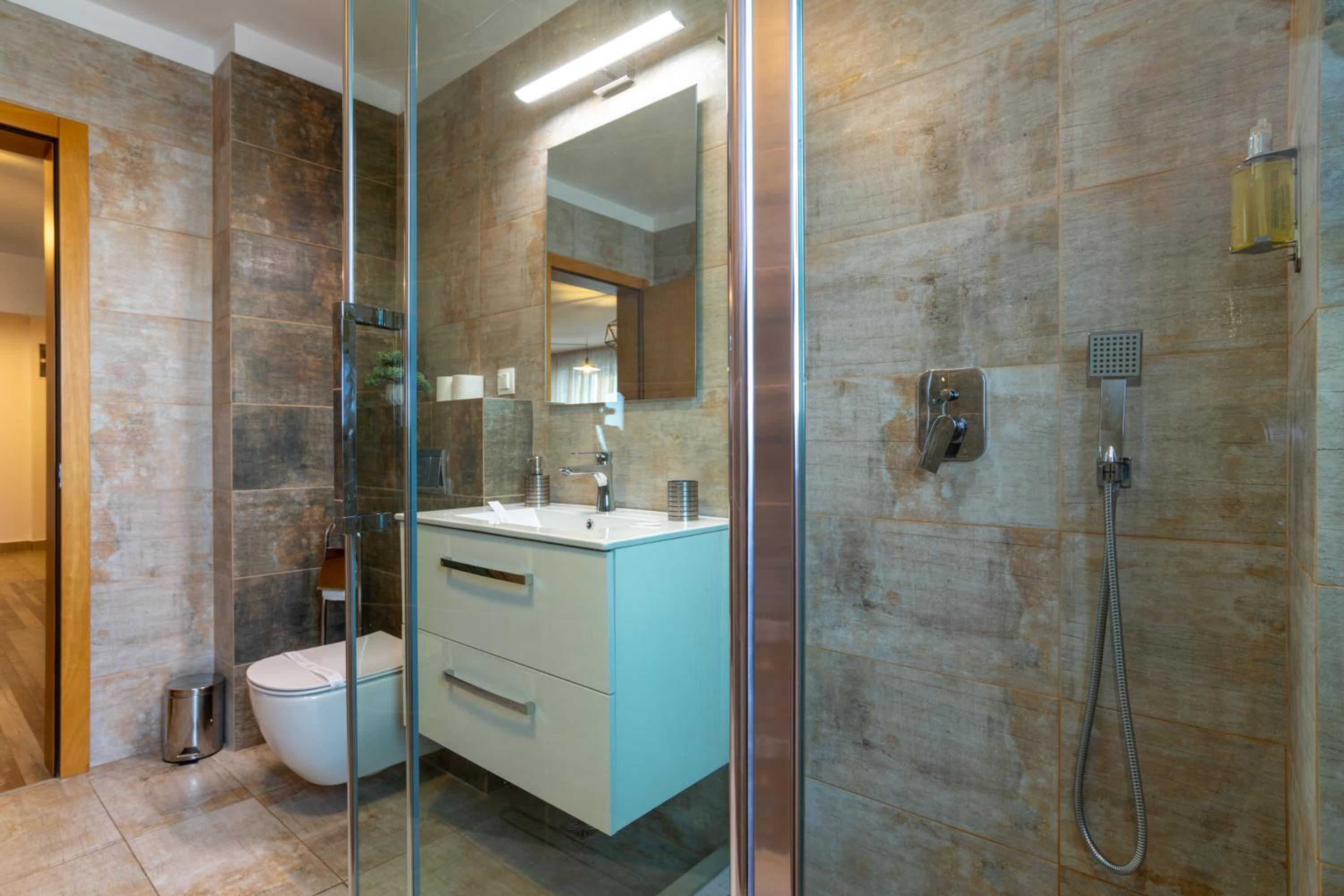 Apartment with Terrace - Photo 10