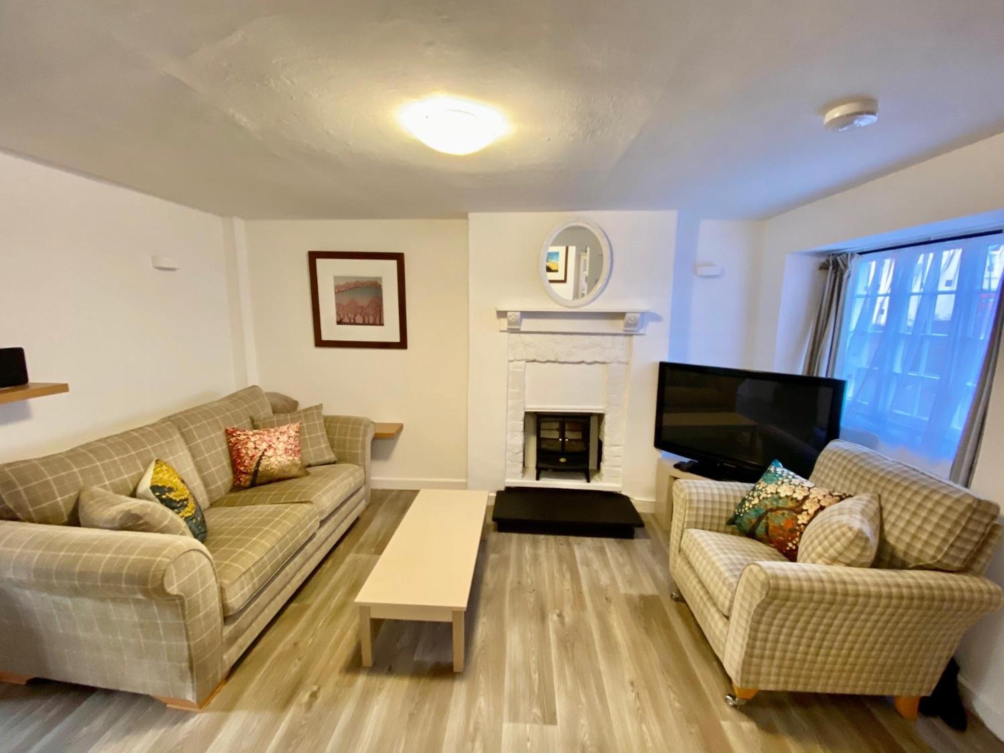 Three-Bedroom House photo 2