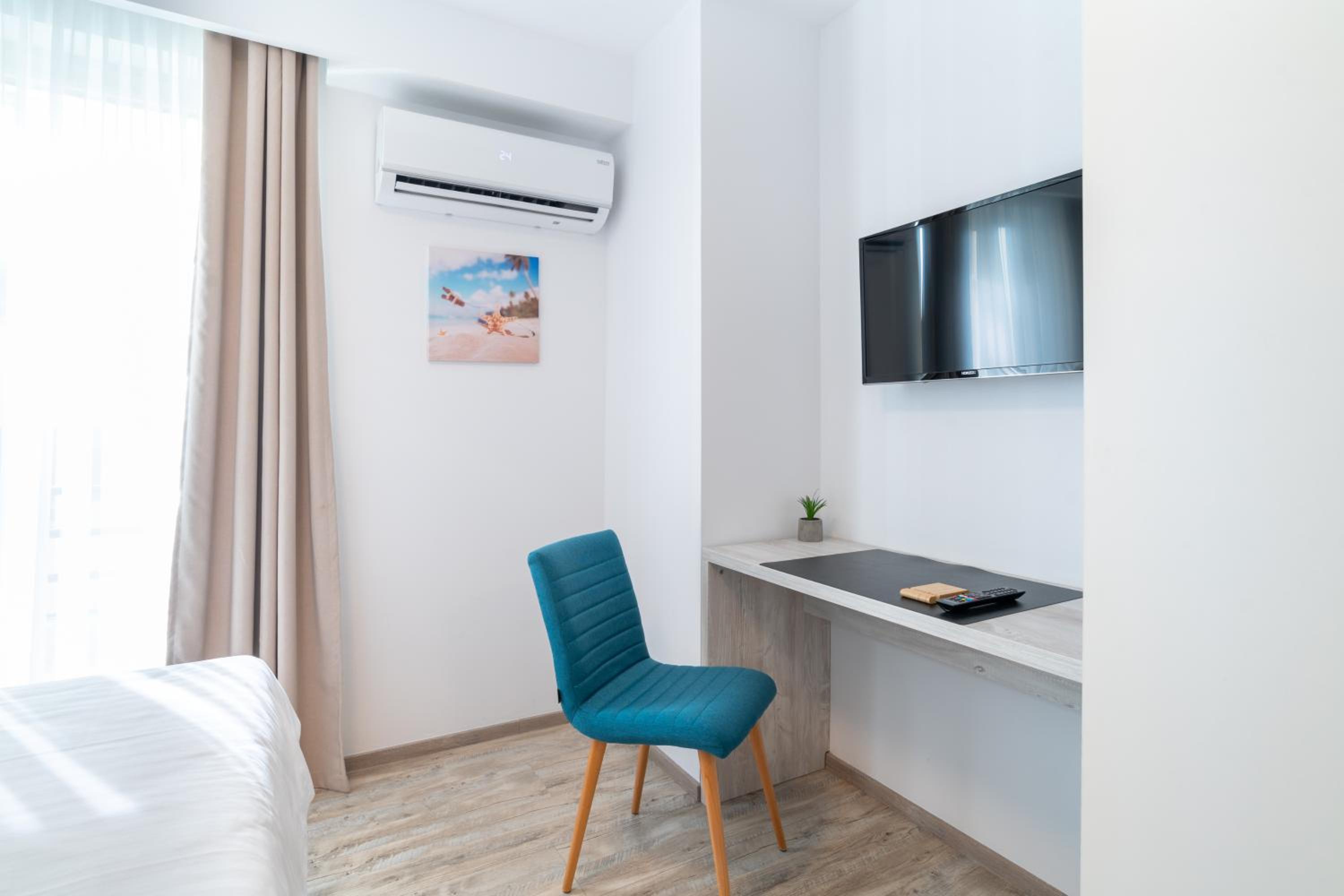 One-Bedroom Apartment - Photo 7