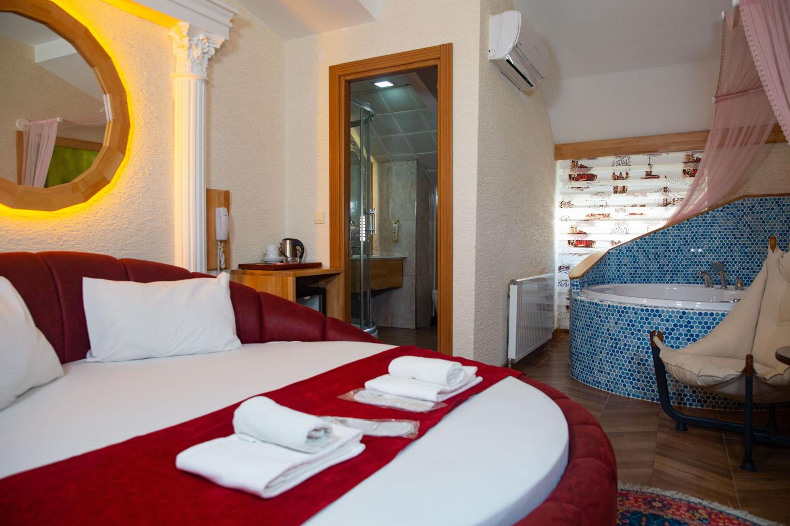 Deluxe King Suite