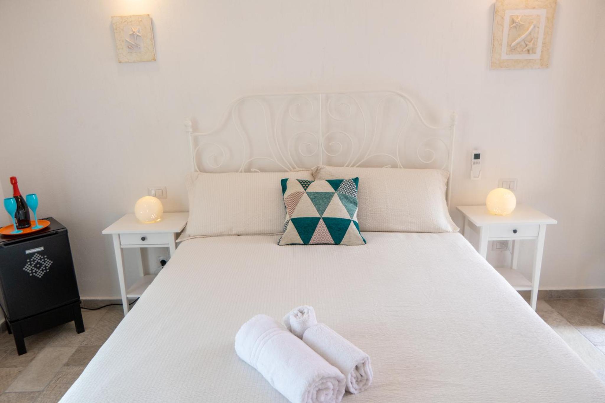 Deluxe Double Room with Balcony photo 1