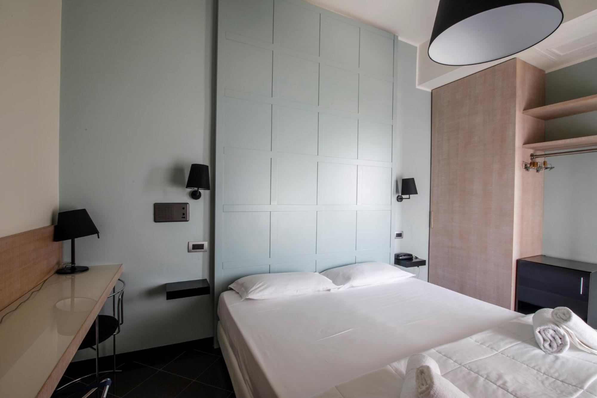 Double or Twin Room with Balcony - Photo 13