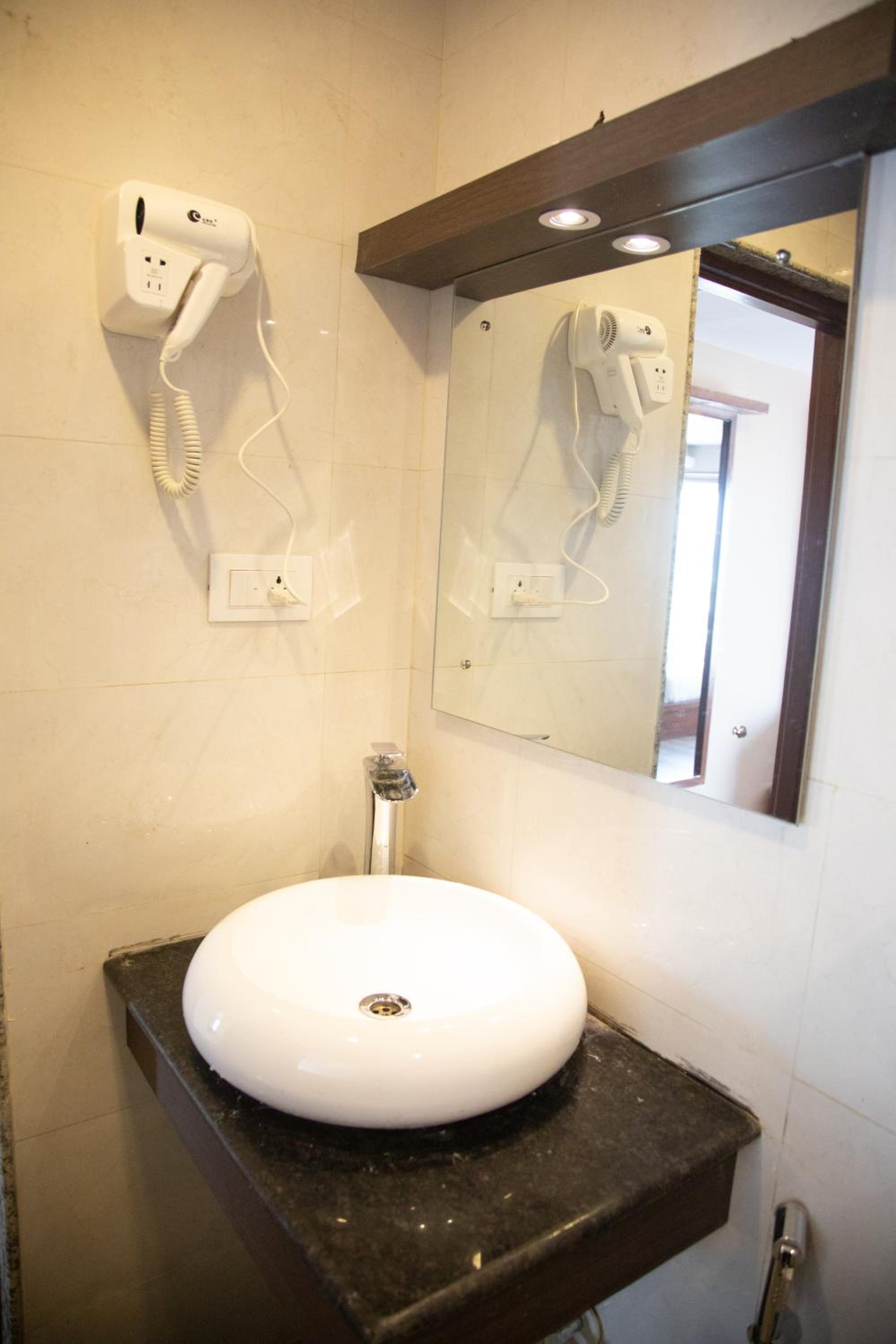 Deluxe Double or Twin Room - Photo 18
