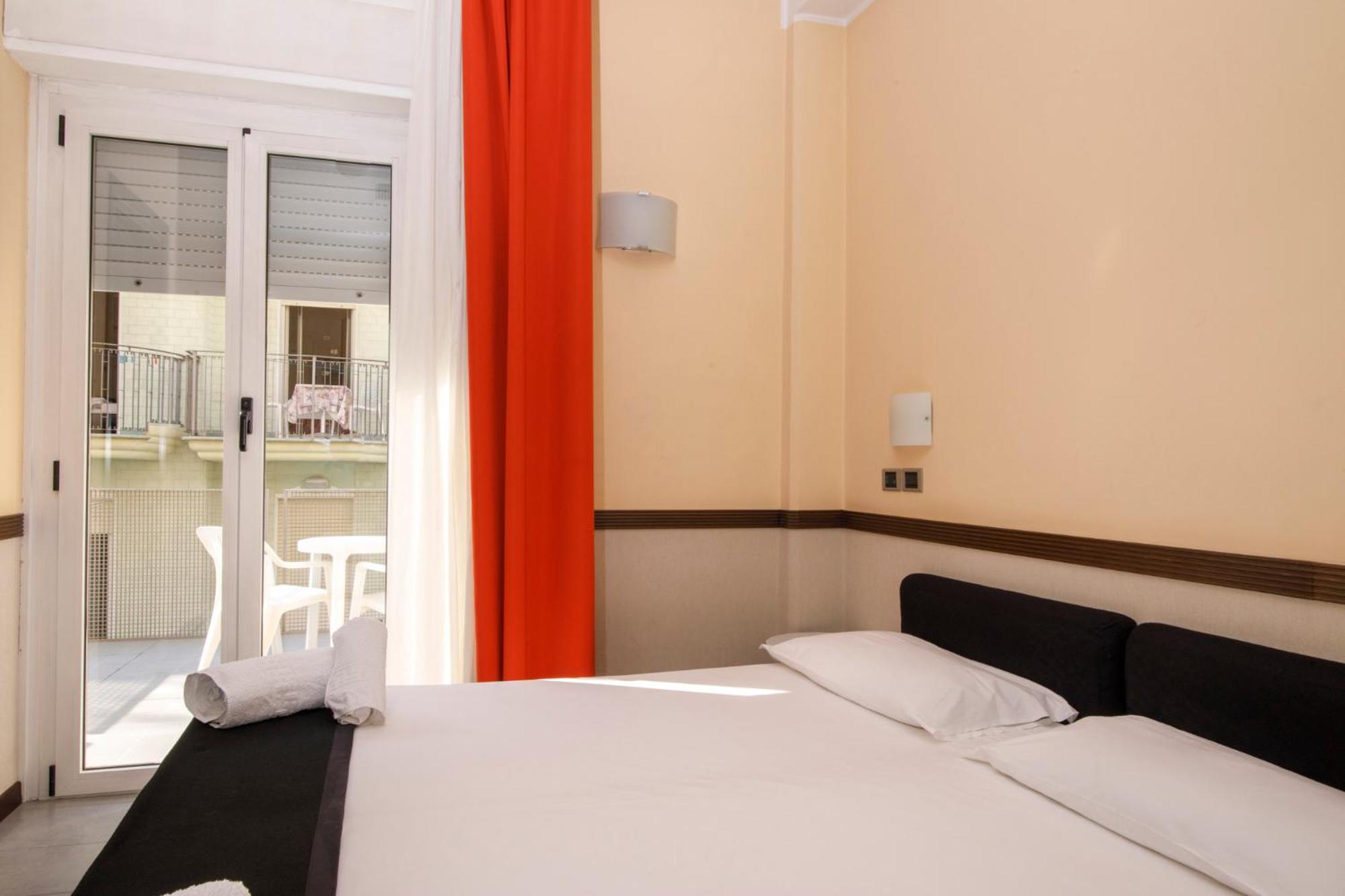 Double or Twin Room with Balcony - Photo 7