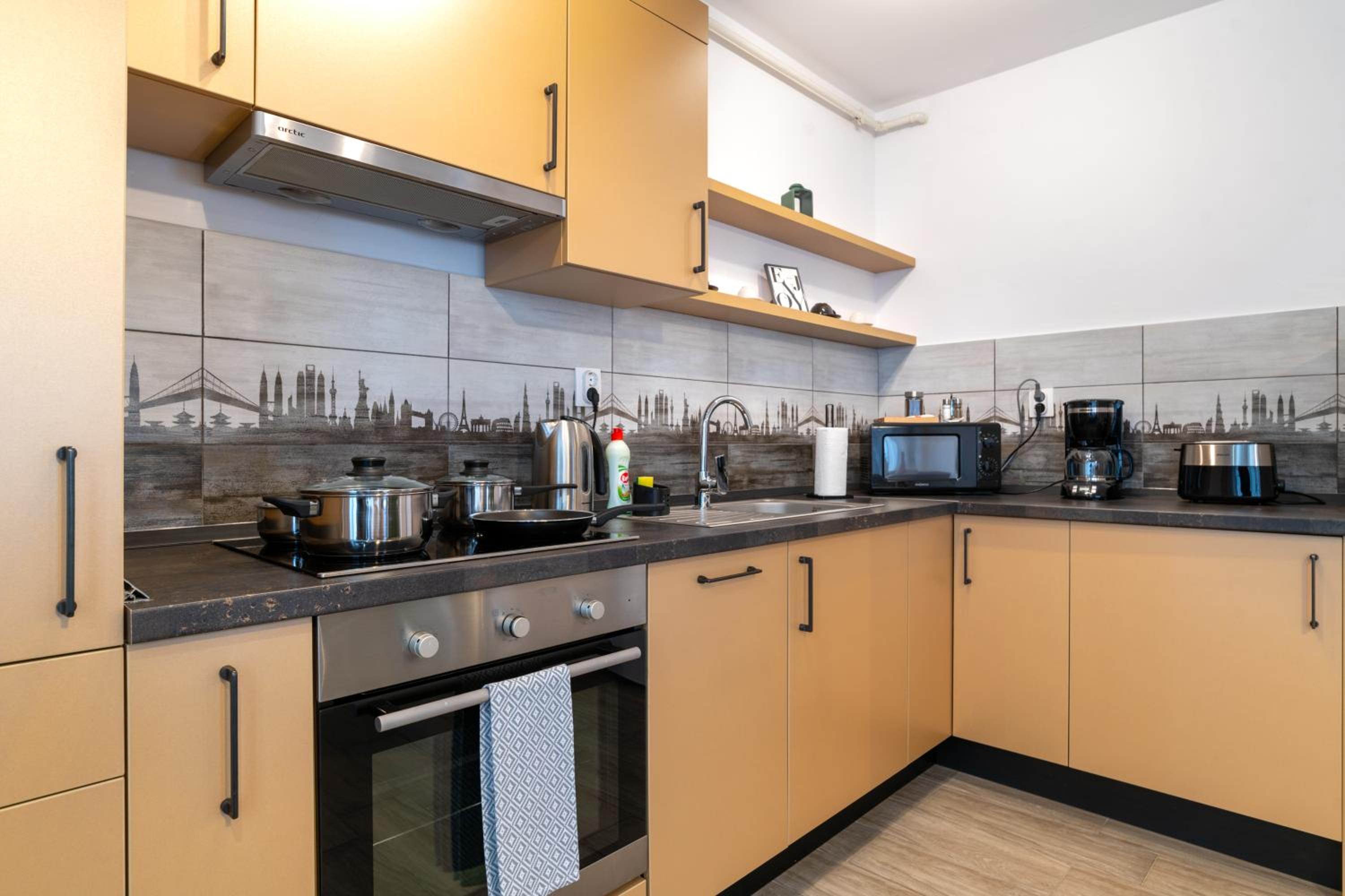 Apartment with Terrace - Photo 13