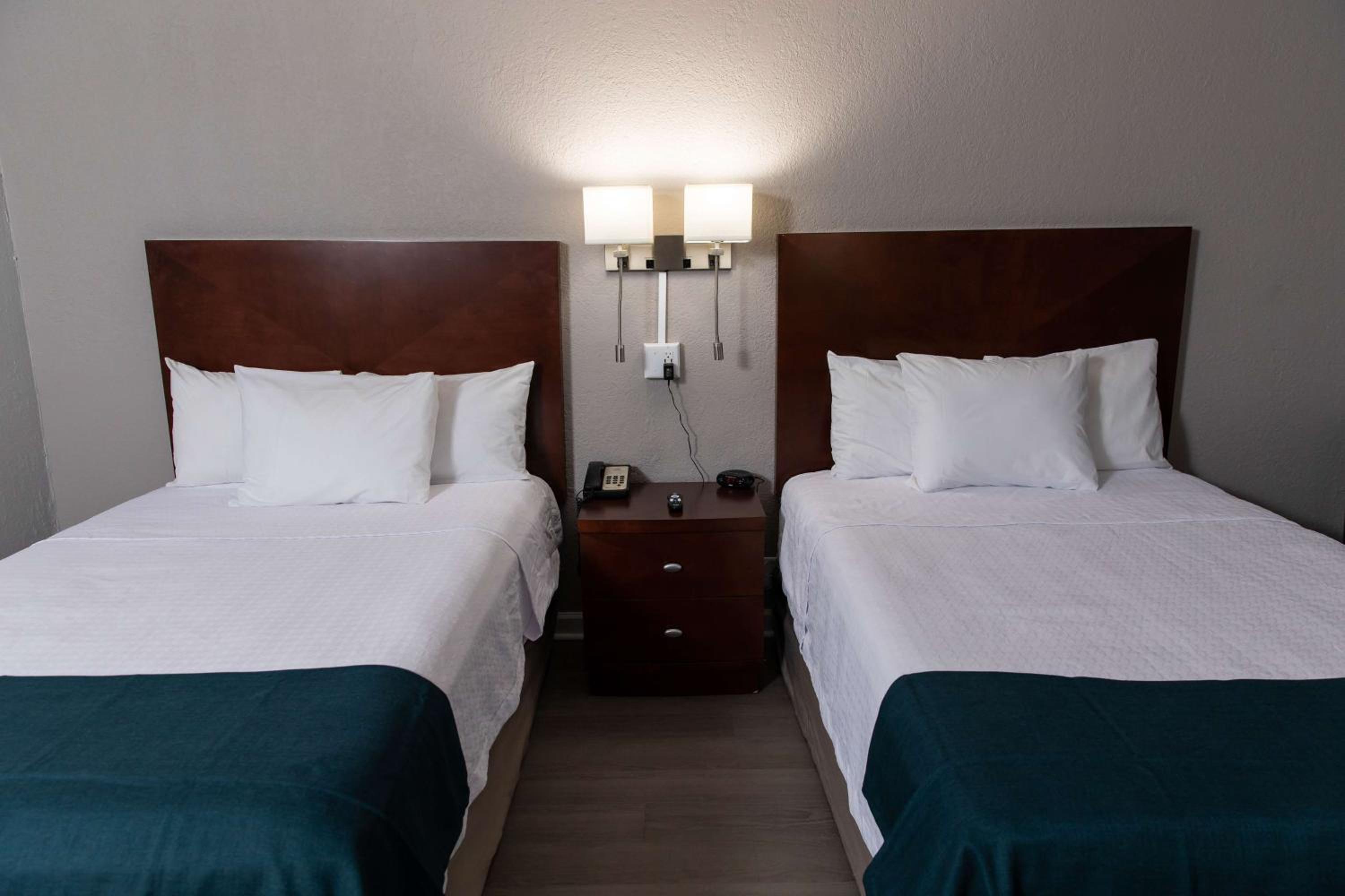 Deluxe Quadruple Room - Non-Smoking - Photo 2
