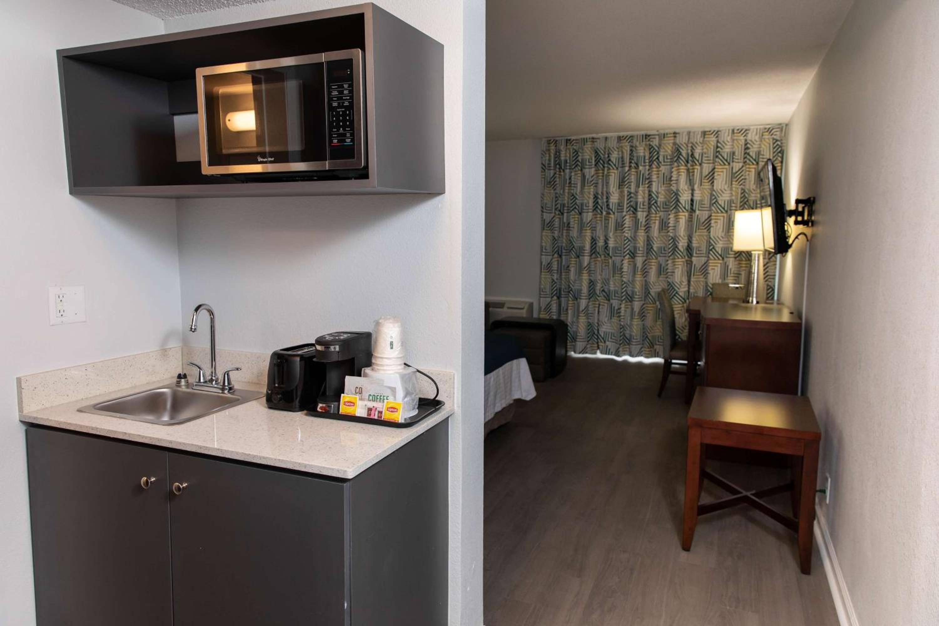 Deluxe Quadruple Room - Non-Smoking - Photo 4