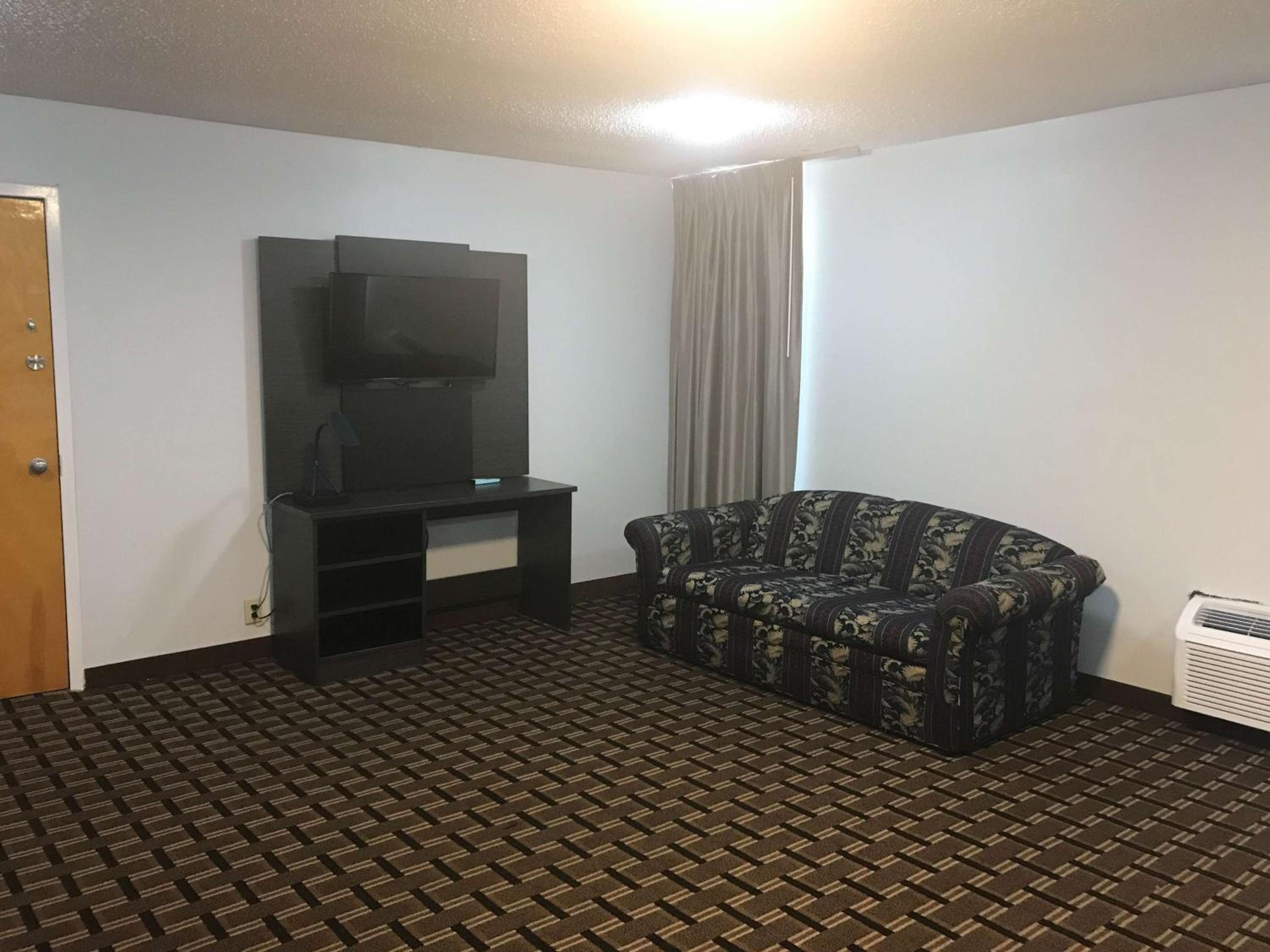 2 Full Beds - Non-Smoking, Micfridge - Photo 2
