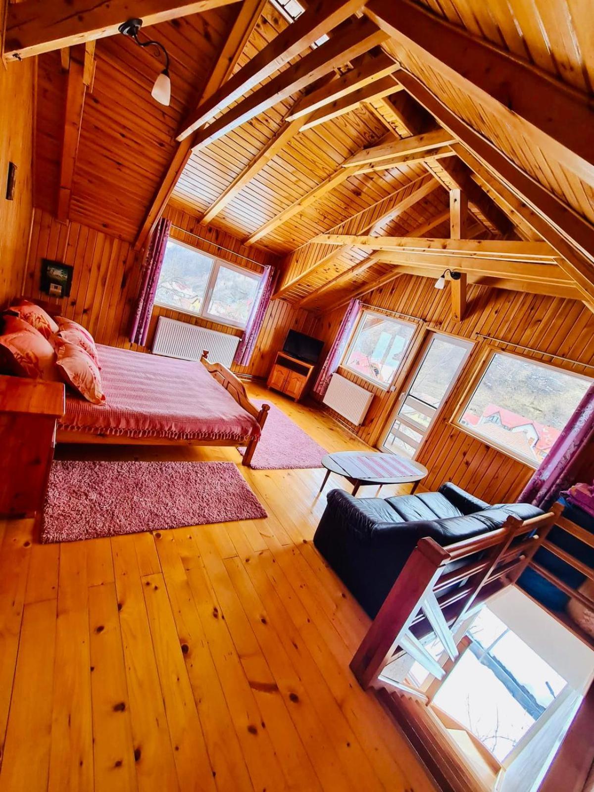 One-Bedroom House photo 1