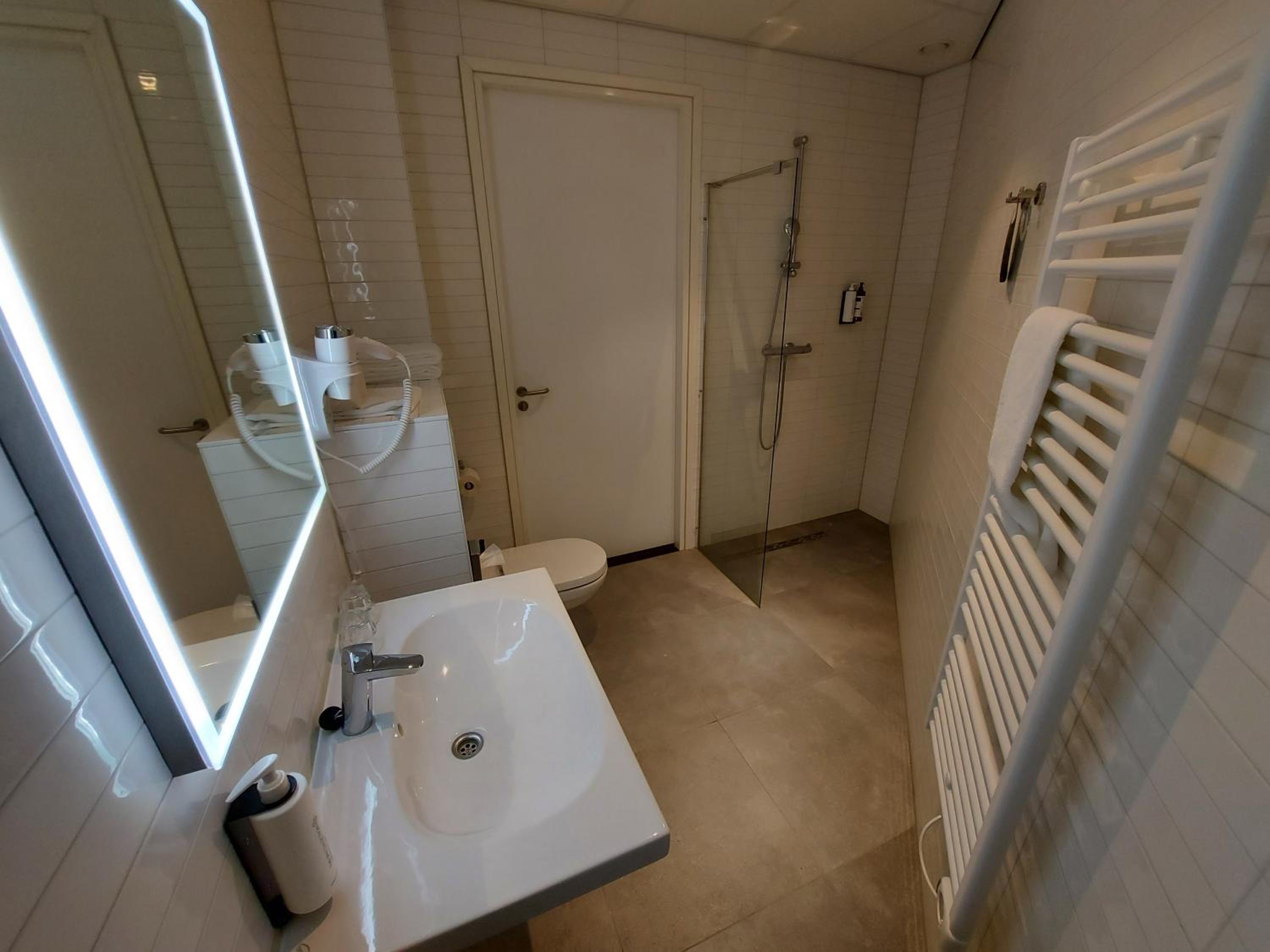 Standard Double Room - Photo 6