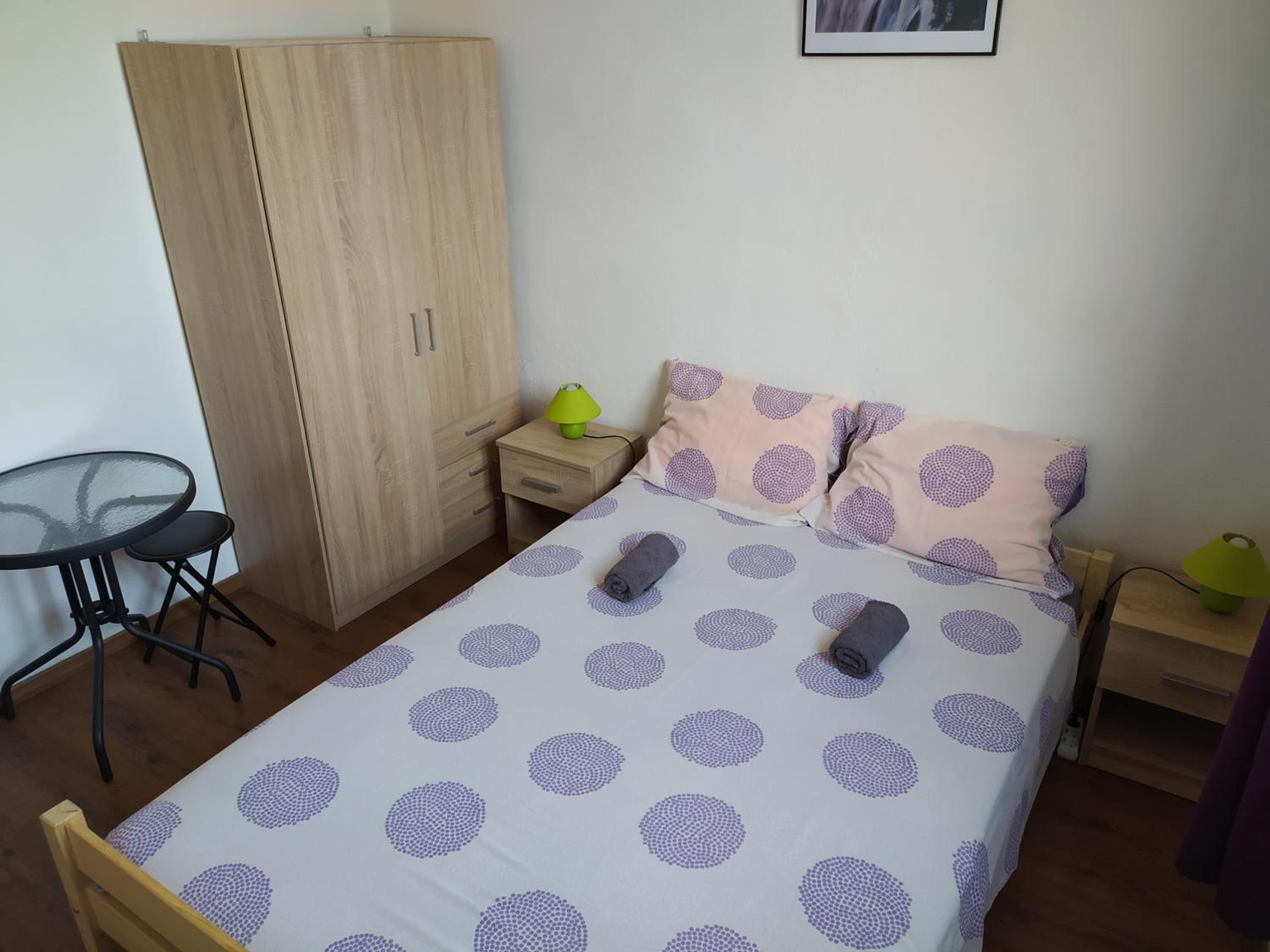 Budget Double Room - Photo 12