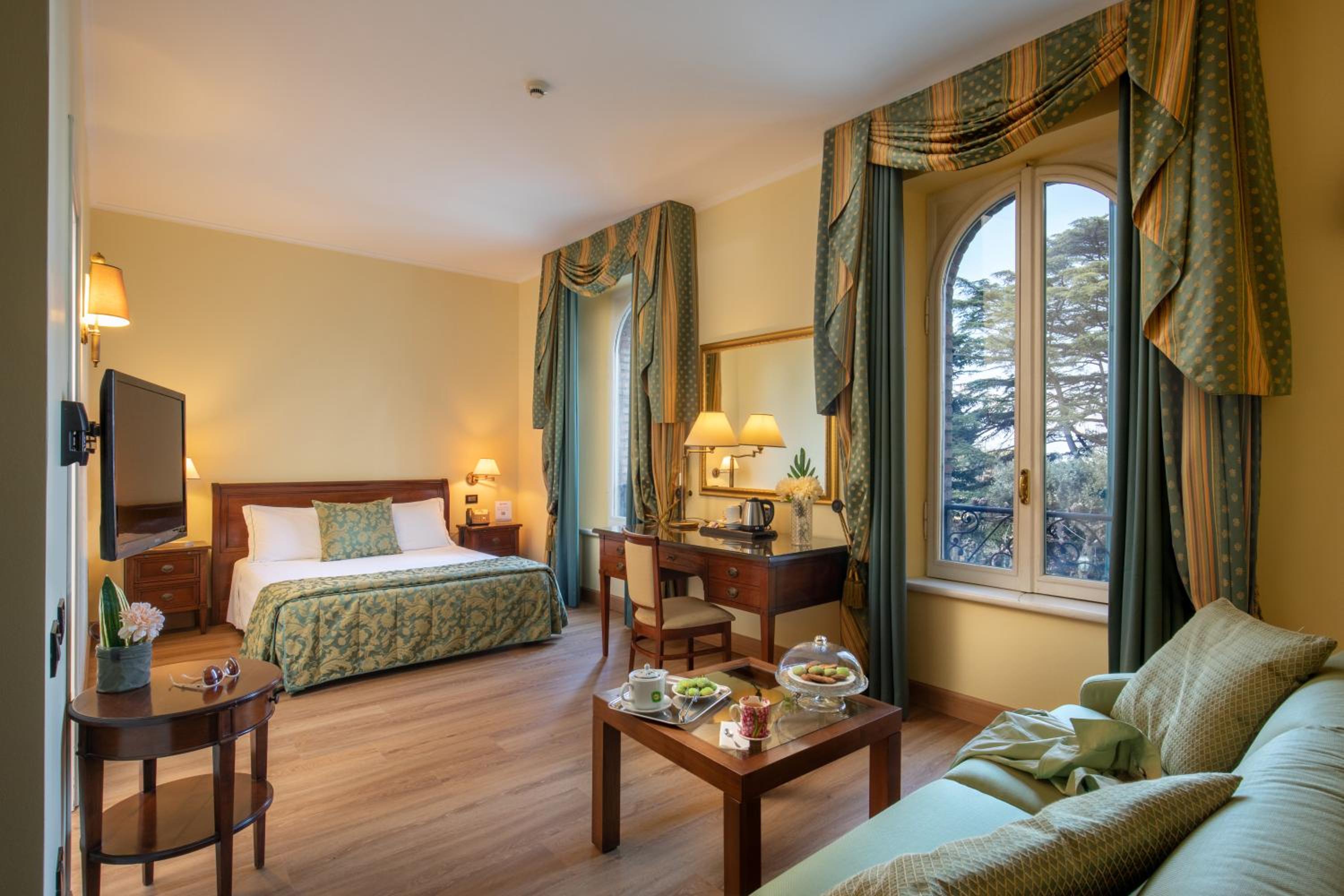 Junior Suite with Garden View