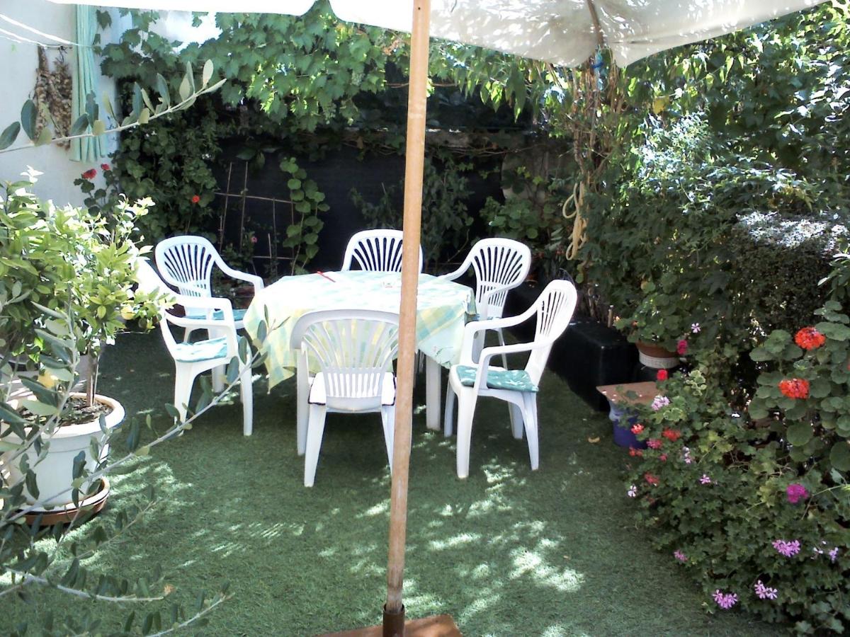 One-Bedroom Apartment with Terrace - Photo 3