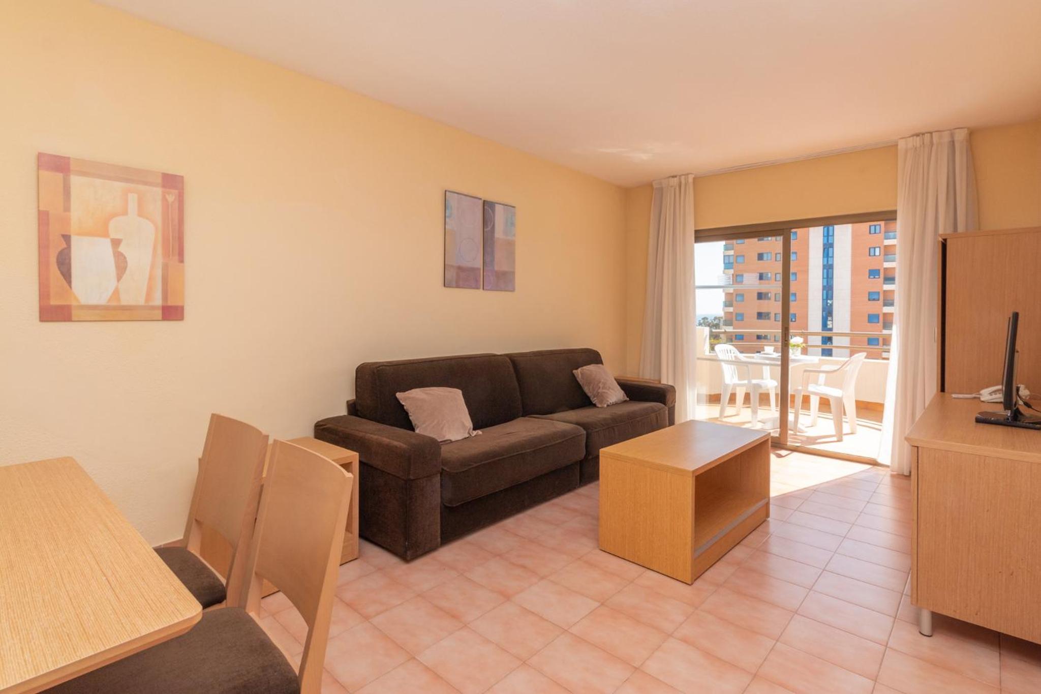 One-Bedroom Apartment with Terrace - Photo 5