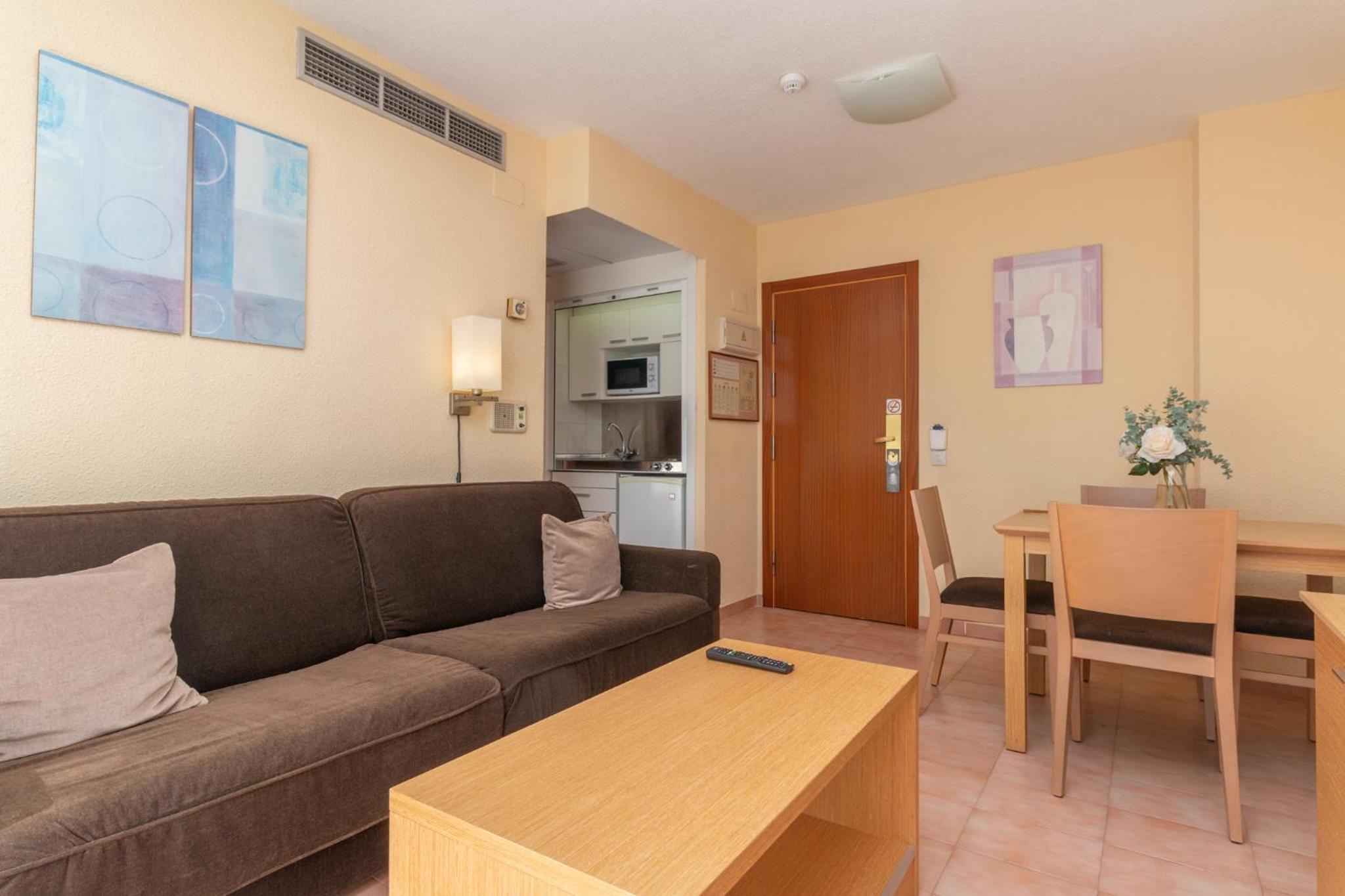 One-Bedroom Apartment with Terrace - Photo 7