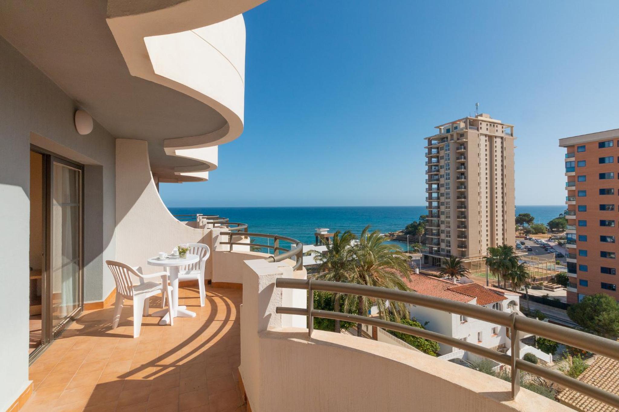 One-Bedroom Apartment with Sea View and Terrace - Photo 9